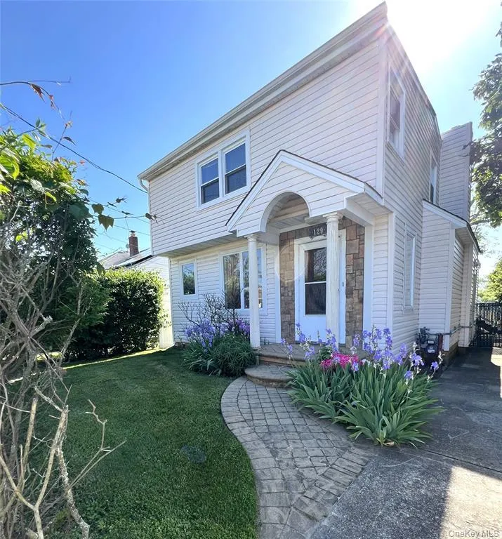 129 Flamingo Street, Hempstead, NY, 2 Bedrooms Bedrooms, 5 Rooms Rooms,2 BathroomsBathrooms,Residential Lease,For Rent,Flamingo,0,998027 129 Flamingo Street, Hempstead, NY, 2 Bedrooms Bedrooms, 5 Rooms Rooms,2 BathroomsBathrooms,Residential Lease,For Rent,Flamingo,0,998027