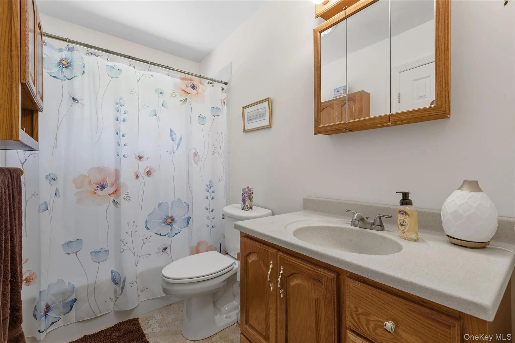 Full Hall Bath Full Hall Bath