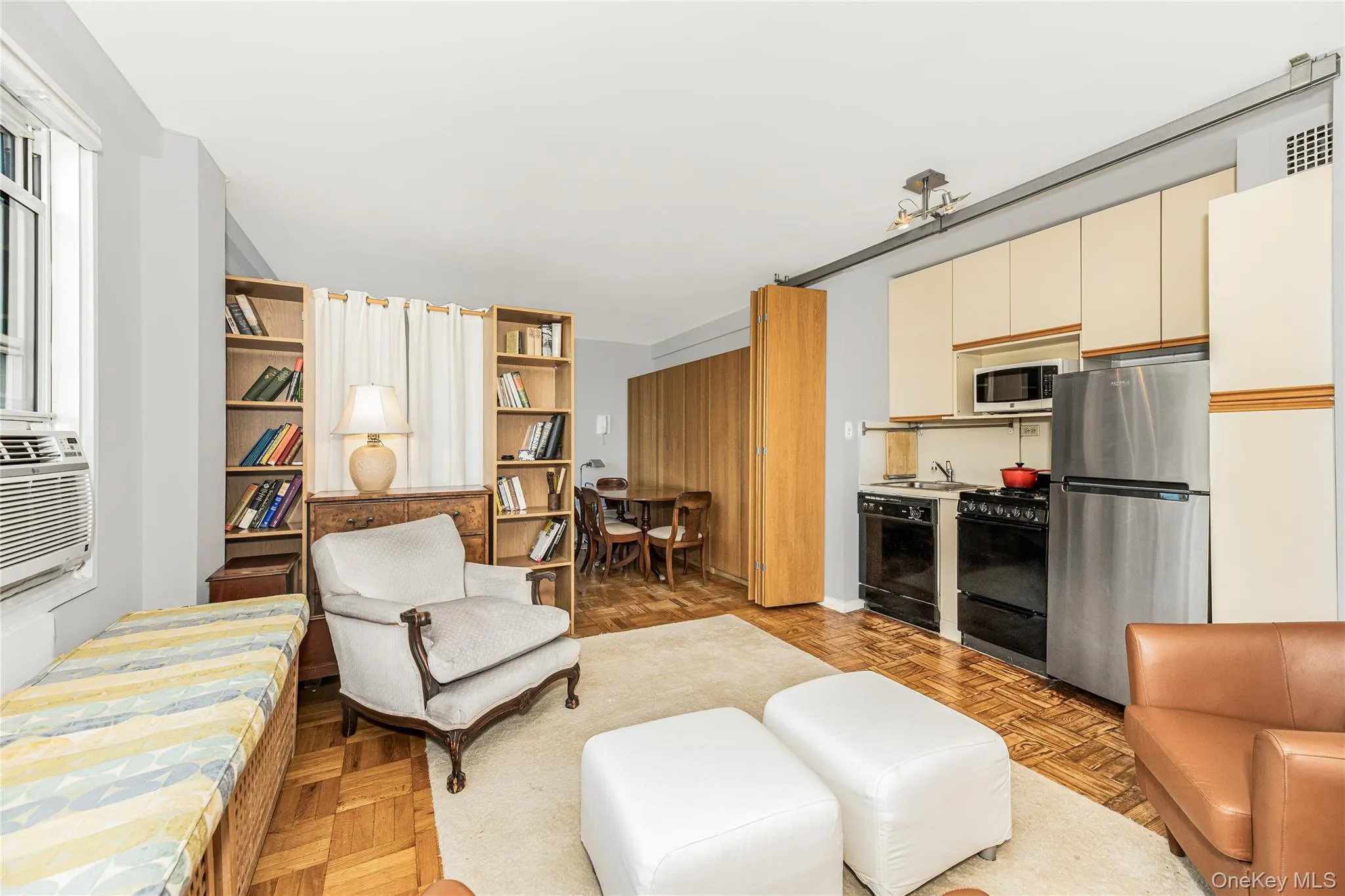 3935 Blackstone Avenue, New York, NY, 1 Room Rooms,1 BathroomBathrooms,Residential Sale,For Rent,Blackstone,0,998051 3935 Blackstone Avenue, New York, NY, 1 Room Rooms,1 BathroomBathrooms,Residential Sale,For Rent,Blackstone,0,998051