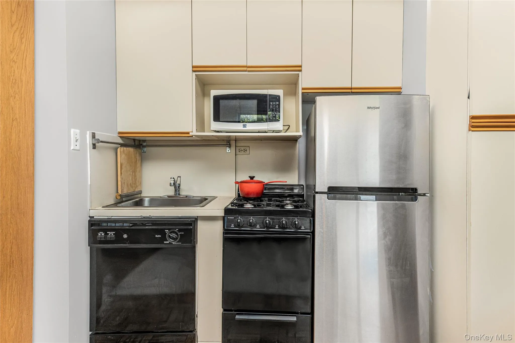 3935 Blackstone Avenue, New York, NY, 1 Room Rooms,1 BathroomBathrooms,Residential Sale,For Rent,Blackstone,0,998051 3935 Blackstone Avenue, New York, NY, 1 Room Rooms,1 BathroomBathrooms,Residential Sale,For Rent,Blackstone,0,998051