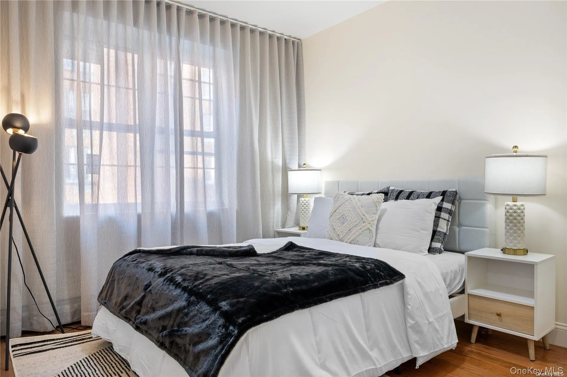 141-15 Cherry Avenue, New York, NY, 2 Bedrooms Bedrooms, 5 Rooms Rooms,2 BathroomsBathrooms,Residential,For Rent,Cherry,0,998053 141-15 Cherry Avenue, New York, NY, 2 Bedrooms Bedrooms, 5 Rooms Rooms,2 BathroomsBathrooms,Residential,For Rent,Cherry,0,998053
