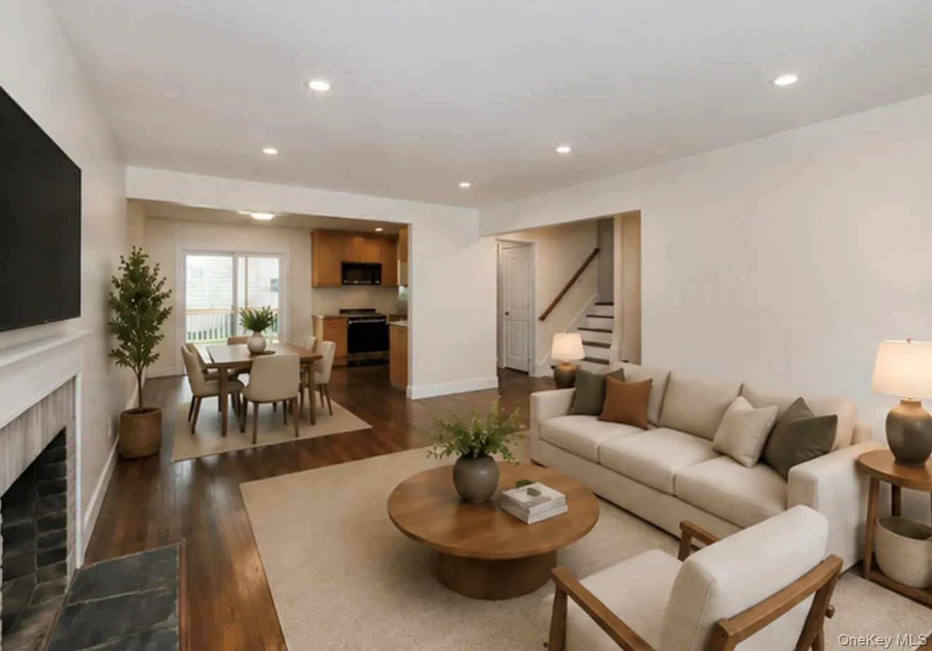 29 Bennett Avenue, Huntington, NY, 3 Bedrooms Bedrooms, 6 Rooms Rooms,2 BathroomsBathrooms,Residential,For Rent,Bennett,0,998074 29 Bennett Avenue, Huntington, NY, 3 Bedrooms Bedrooms, 6 Rooms Rooms,2 BathroomsBathrooms,Residential,For Rent,Bennett,0,998074