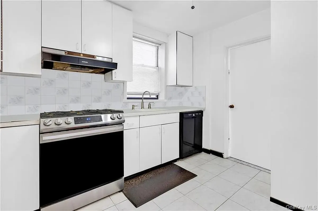 2580 Ocean Parkway, New York, NY, 2 Bedrooms Bedrooms, 4 Rooms Rooms,1 BathroomBathrooms,Residential,For Rent,Ocean,0,998082 2580 Ocean Parkway, New York, NY, 2 Bedrooms Bedrooms, 4 Rooms Rooms,1 BathroomBathrooms,Residential,For Rent,Ocean,0,998082