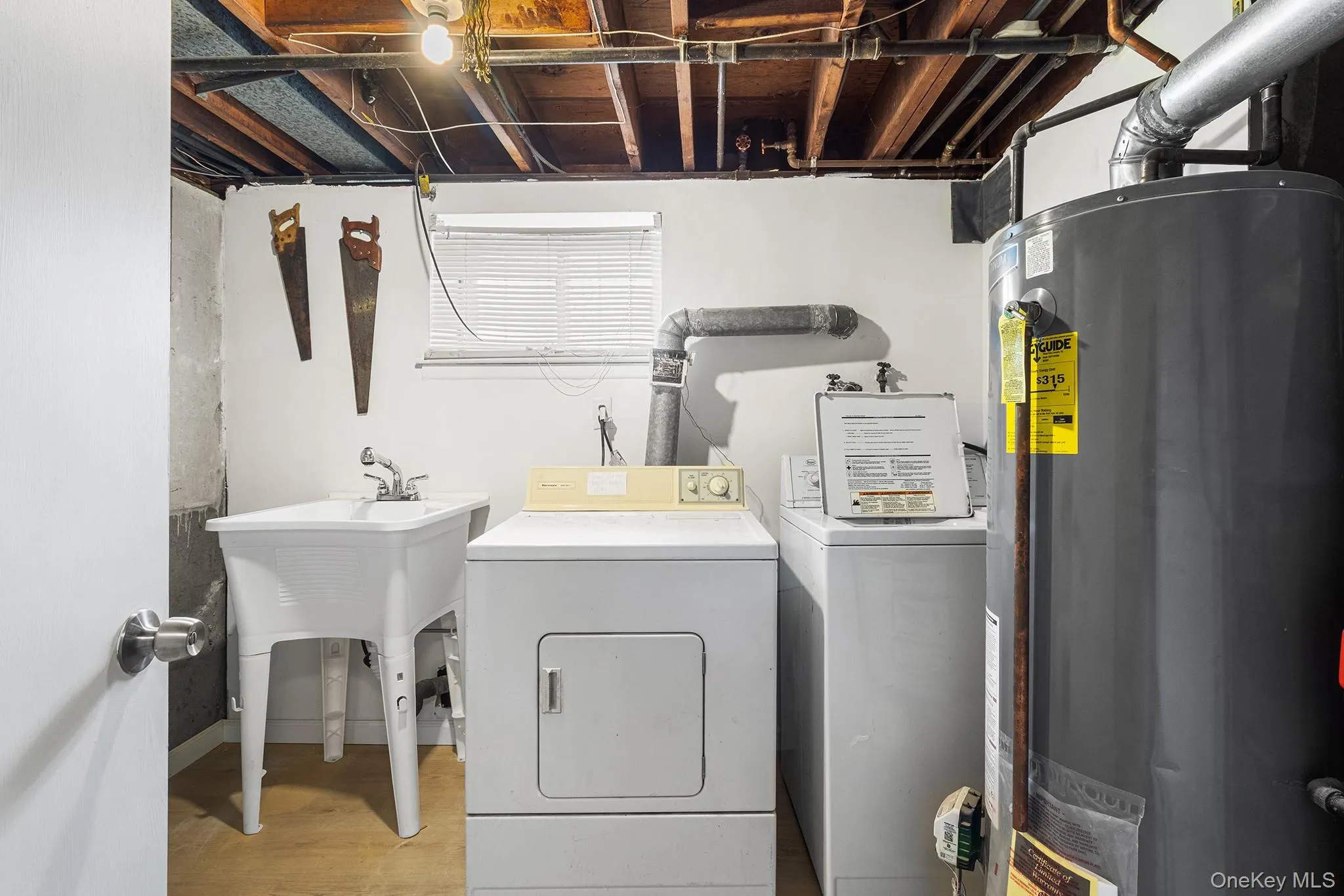 12239 Long Street, New York, NY, 3 Bedrooms Bedrooms, 6 Rooms Rooms,1 BathroomBathrooms,Residential,For Rent,Long,0,998085 12239 Long Street, New York, NY, 3 Bedrooms Bedrooms, 6 Rooms Rooms,1 BathroomBathrooms,Residential,For Rent,Long,0,998085