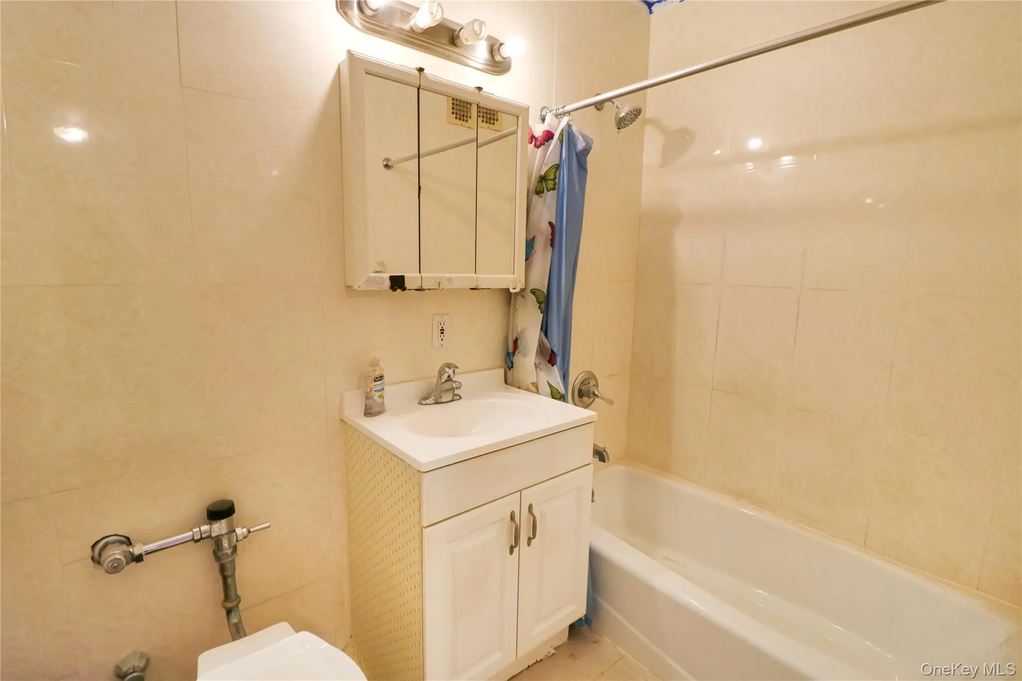 4125 Kissena Boulevard, New York, NY, 1 Bedroom Bedrooms, 4 Rooms Rooms,1 BathroomBathrooms,Residential Sale,For Rent,Kissena,0,998095 4125 Kissena Boulevard, New York, NY, 1 Bedroom Bedrooms, 4 Rooms Rooms,1 BathroomBathrooms,Residential Sale,For Rent,Kissena,0,998095