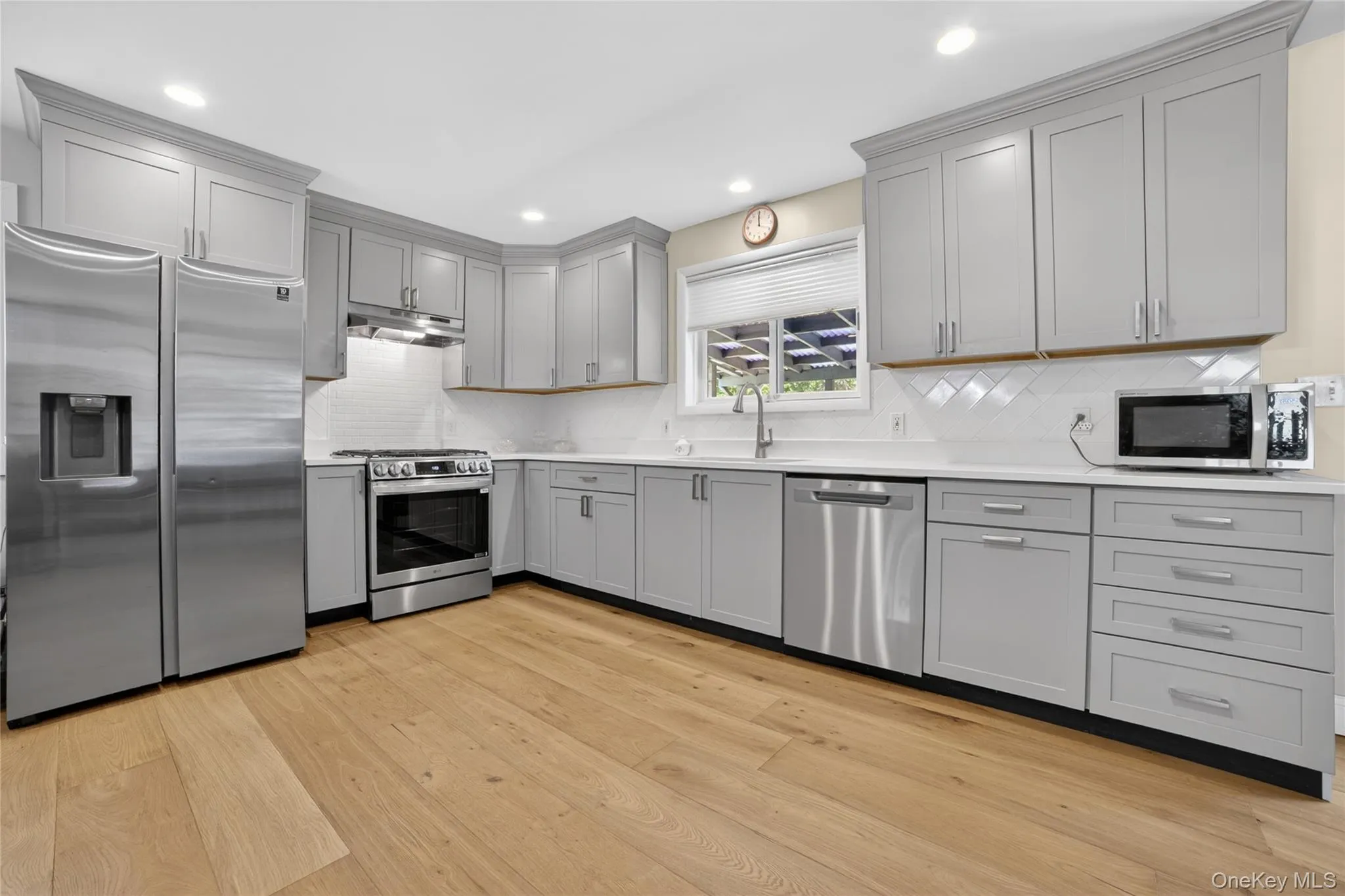 Such a beautifully updated kitchen, all contemporary finishings. Such a beautifully updated kitchen, all contemporary finishings.