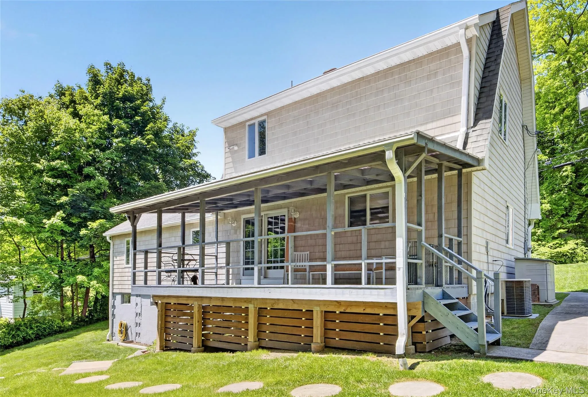 Well maintained home inside and out, with attention to every detail. Well maintained home inside and out, with attention to every detail.