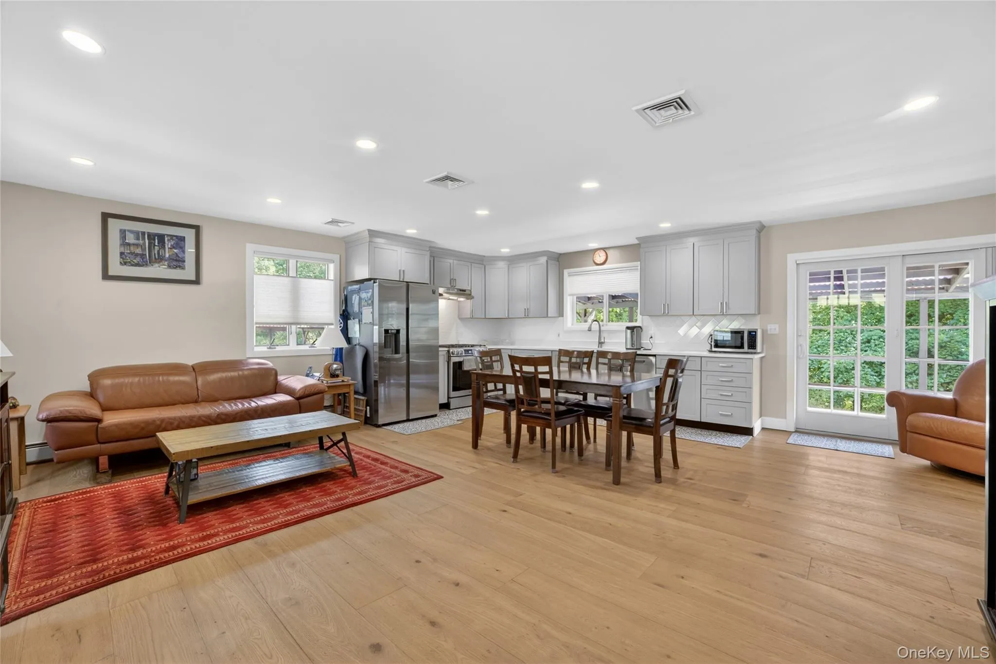 The view from the front door and open space, with convenience in your entire living area. The view from the front door and open space, with convenience in your entire living area.