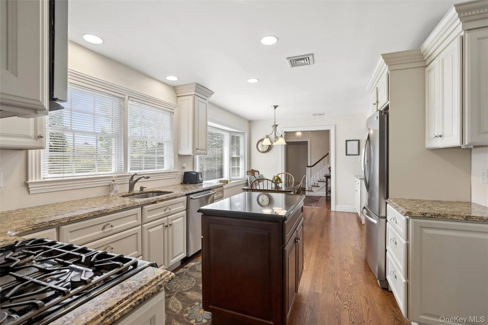 You'll enjoy the gas stove as well as the deep storage drawers and generous prep area You'll enjoy the gas stove as well as the deep storage drawers and generous prep area