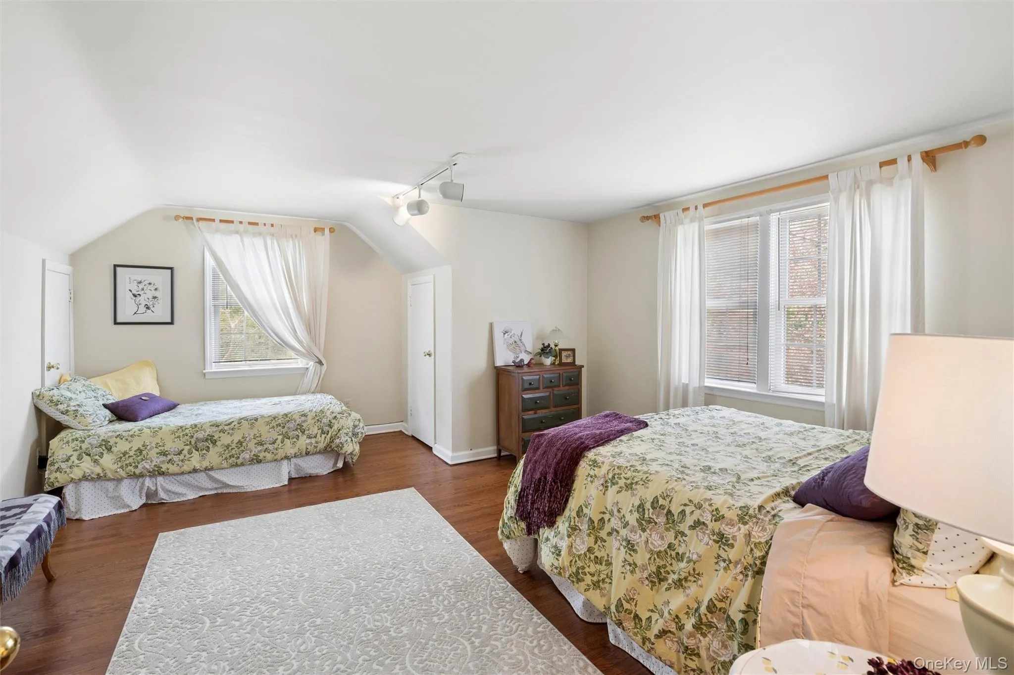Another wonderful sunny bedroom (17 ft 3" x 14 ft 4") with 3 windows and hardwood floors. Another wonderful sunny bedroom (17 ft 3" x 14 ft 4") with 3 windows and hardwood floors.