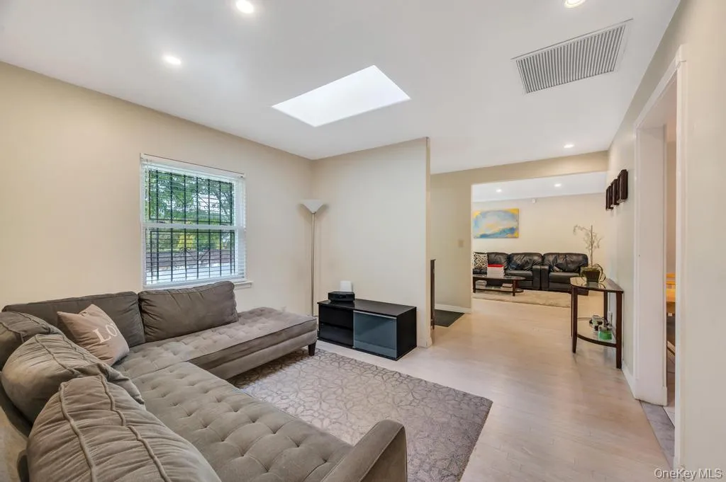 17504 50th Avenue, New York, NY, 2 Bedrooms Bedrooms, 6 Rooms Rooms,2 BathroomsBathrooms,Residential,For Rent,50th,0,998119 17504 50th Avenue, New York, NY, 2 Bedrooms Bedrooms, 6 Rooms Rooms,2 BathroomsBathrooms,Residential,For Rent,50th,0,998119