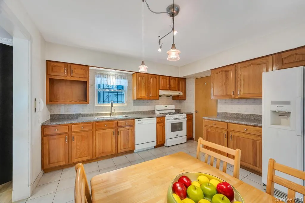 17504 50th Avenue, New York, NY, 2 Bedrooms Bedrooms, 6 Rooms Rooms,2 BathroomsBathrooms,Residential,For Rent,50th,0,998119 17504 50th Avenue, New York, NY, 2 Bedrooms Bedrooms, 6 Rooms Rooms,2 BathroomsBathrooms,Residential,For Rent,50th,0,998119