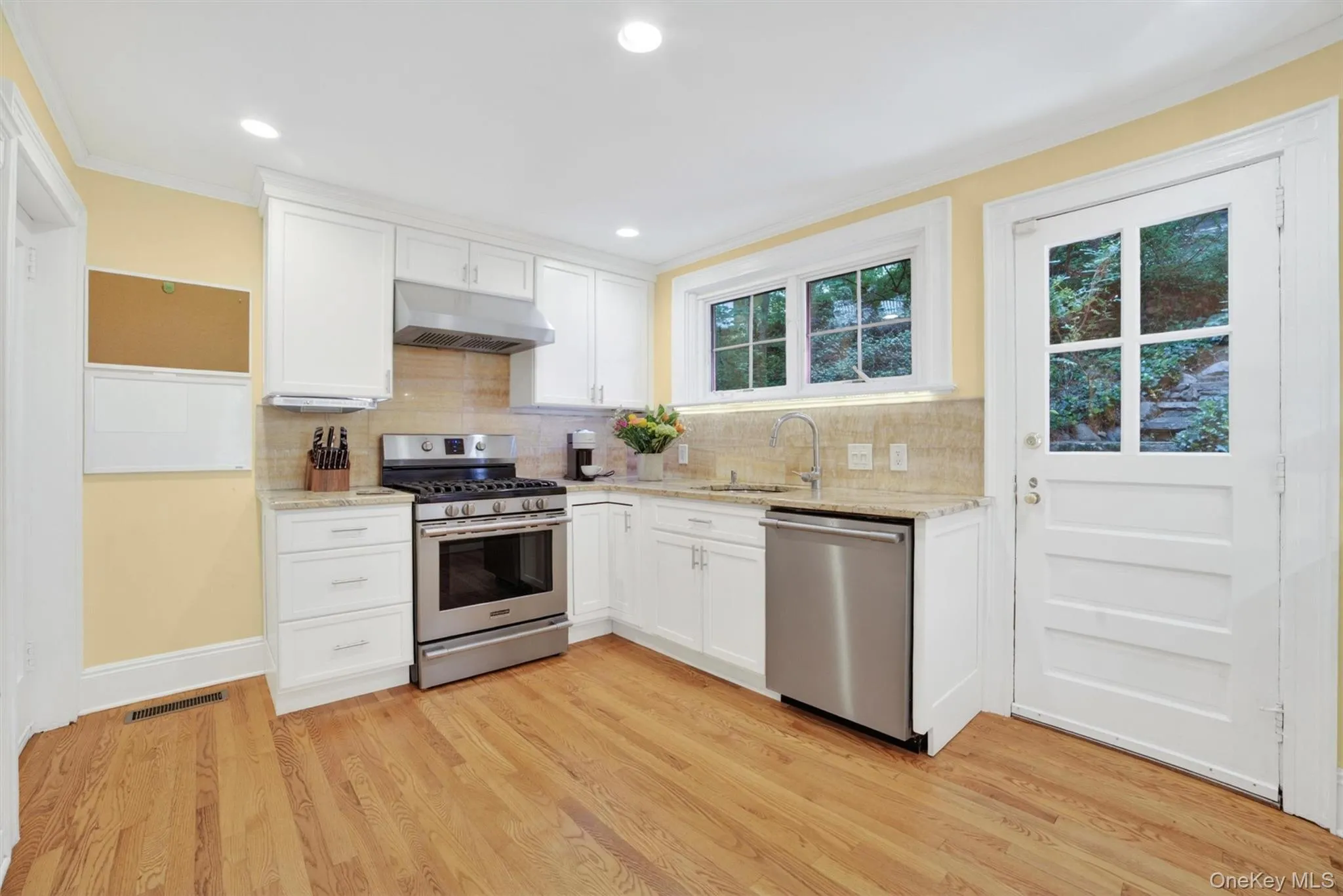 77 Edgemont Road, Greenburgh, NY, 4 Bedrooms Bedrooms, 8 Rooms Rooms,2 BathroomsBathrooms,Residential,For Rent,Edgemont,0,998132 77 Edgemont Road, Greenburgh, NY, 4 Bedrooms Bedrooms, 8 Rooms Rooms,2 BathroomsBathrooms,Residential,For Rent,Edgemont,0,998132