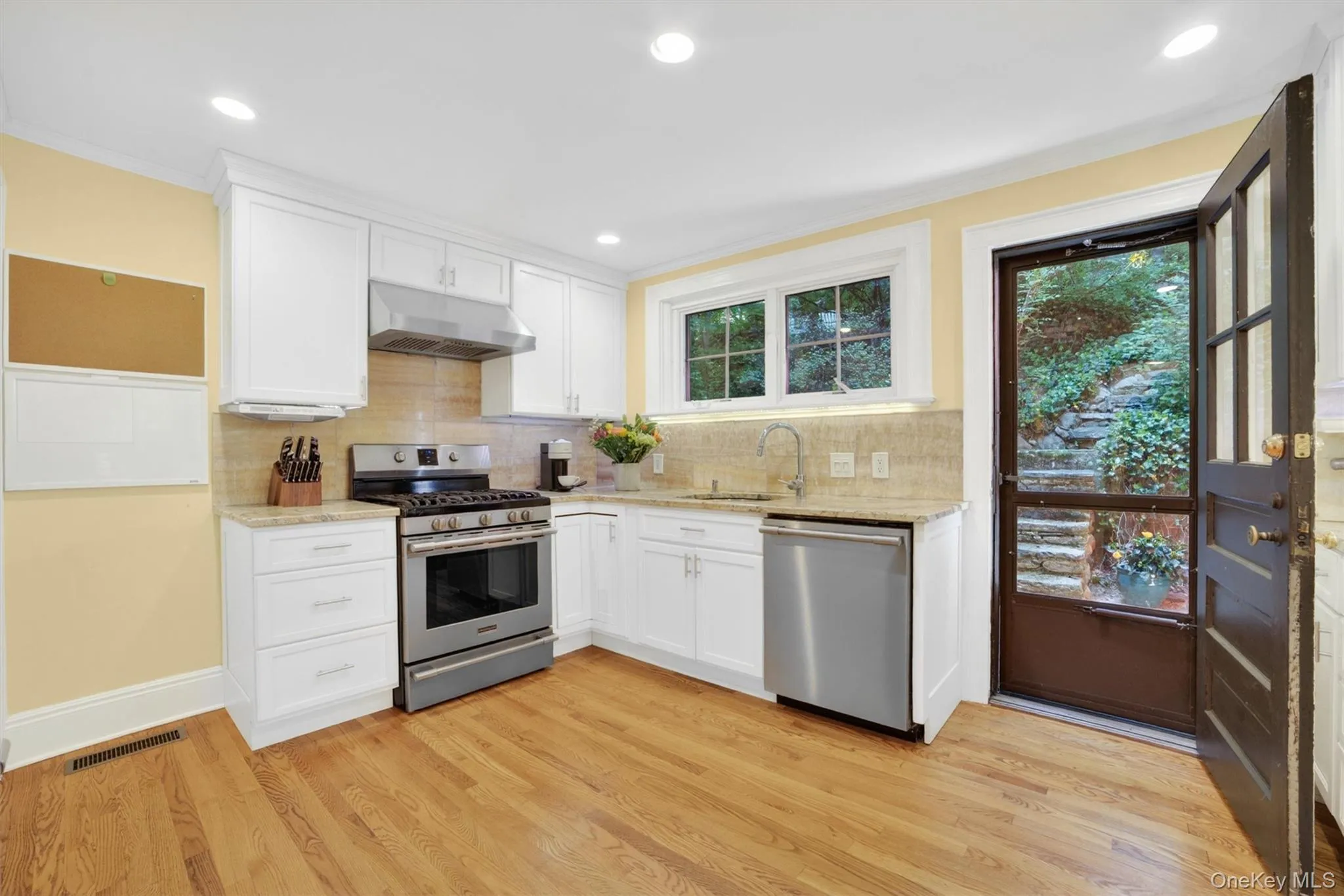 77 Edgemont Road, Greenburgh, NY, 4 Bedrooms Bedrooms, 8 Rooms Rooms,2 BathroomsBathrooms,Residential,For Rent,Edgemont,0,998132 77 Edgemont Road, Greenburgh, NY, 4 Bedrooms Bedrooms, 8 Rooms Rooms,2 BathroomsBathrooms,Residential,For Rent,Edgemont,0,998132