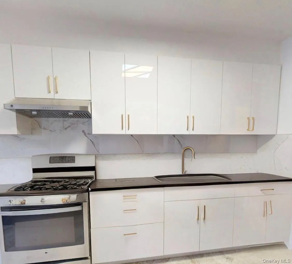 3006 90th Street, New York, NY, 3 Bedrooms Bedrooms, 6 Rooms Rooms,1 BathroomBathrooms,Residential Lease,For Rent,90th,0,998155 3006 90th Street, New York, NY, 3 Bedrooms Bedrooms, 6 Rooms Rooms,1 BathroomBathrooms,Residential Lease,For Rent,90th,0,998155