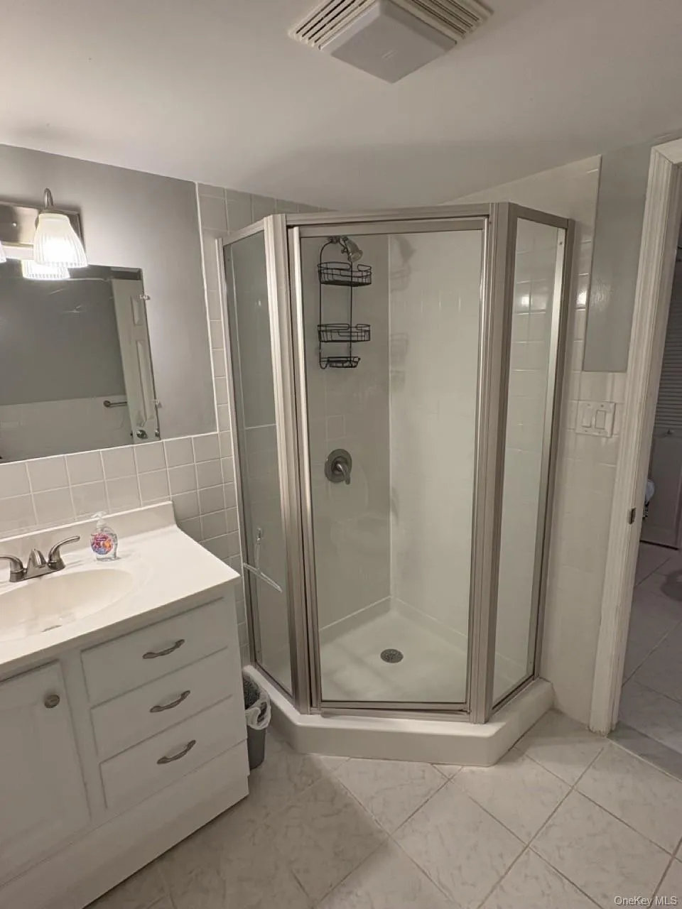 70 Hickory Road, North Hempstead, NY, 2 Bedrooms Bedrooms, 5 Rooms Rooms,3 BathroomsBathrooms,Residential Lease,For Rent,Hickory,0,998157 70 Hickory Road, North Hempstead, NY, 2 Bedrooms Bedrooms, 5 Rooms Rooms,3 BathroomsBathrooms,Residential Lease,For Rent,Hickory,0,998157