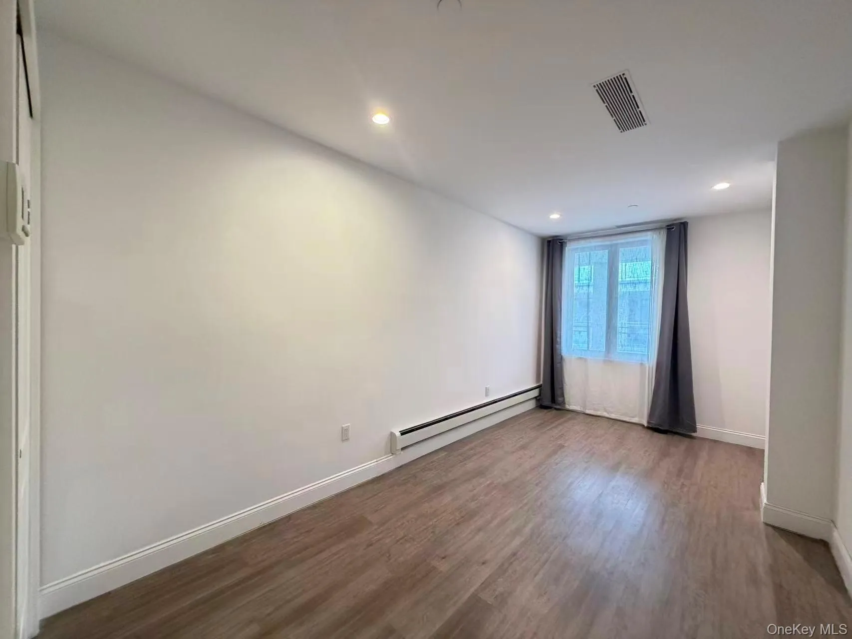 136-20 Booth Memorial Avenue, New York, NY, 1 Bedroom Bedrooms, 4 Rooms Rooms,1 BathroomBathrooms,Residential,For Rent,Booth Memorial,0,998162 136-20 Booth Memorial Avenue, New York, NY, 1 Bedroom Bedrooms, 4 Rooms Rooms,1 BathroomBathrooms,Residential,For Rent,Booth Memorial,0,998162