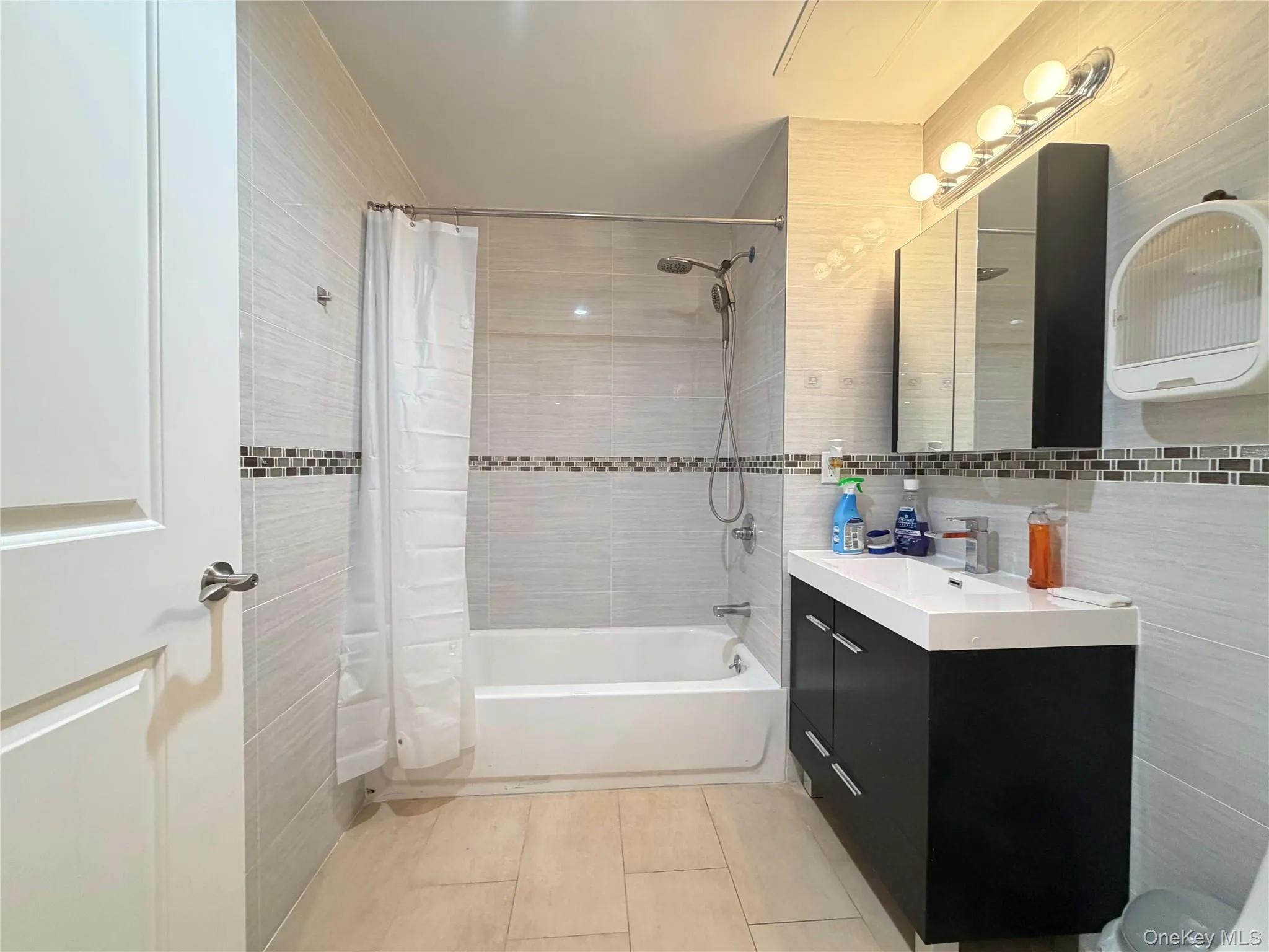 136-20 Booth Memorial Avenue, New York, NY, 1 Bedroom Bedrooms, 4 Rooms Rooms,1 BathroomBathrooms,Residential,For Rent,Booth Memorial,0,998162 136-20 Booth Memorial Avenue, New York, NY, 1 Bedroom Bedrooms, 4 Rooms Rooms,1 BathroomBathrooms,Residential,For Rent,Booth Memorial,0,998162