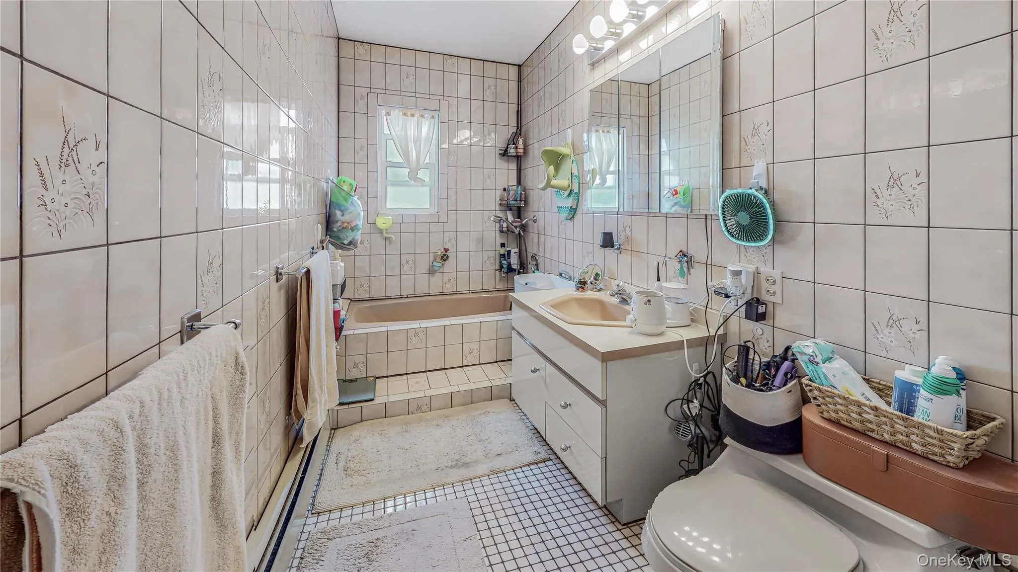 30-22 78th Street, New York, NY, 3 Bedrooms Bedrooms, 6 Rooms Rooms,2 BathroomsBathrooms,Residential,For Rent,78th,0,998174 30-22 78th Street, New York, NY, 3 Bedrooms Bedrooms, 6 Rooms Rooms,2 BathroomsBathrooms,Residential,For Rent,78th,0,998174
