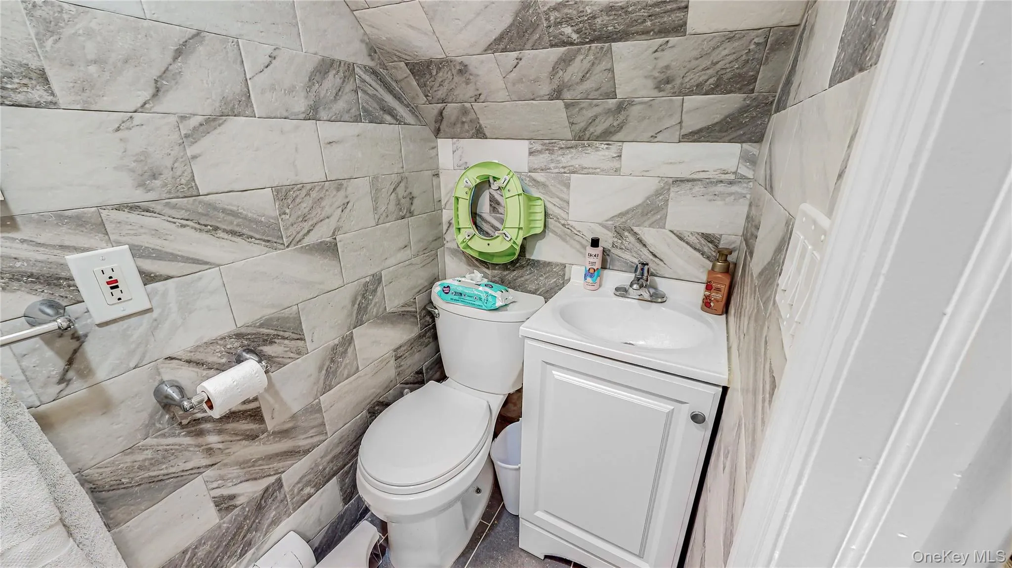 30-22 78th Street, New York, NY, 3 Bedrooms Bedrooms, 6 Rooms Rooms,2 BathroomsBathrooms,Residential,For Rent,78th,0,998174 30-22 78th Street, New York, NY, 3 Bedrooms Bedrooms, 6 Rooms Rooms,2 BathroomsBathrooms,Residential,For Rent,78th,0,998174