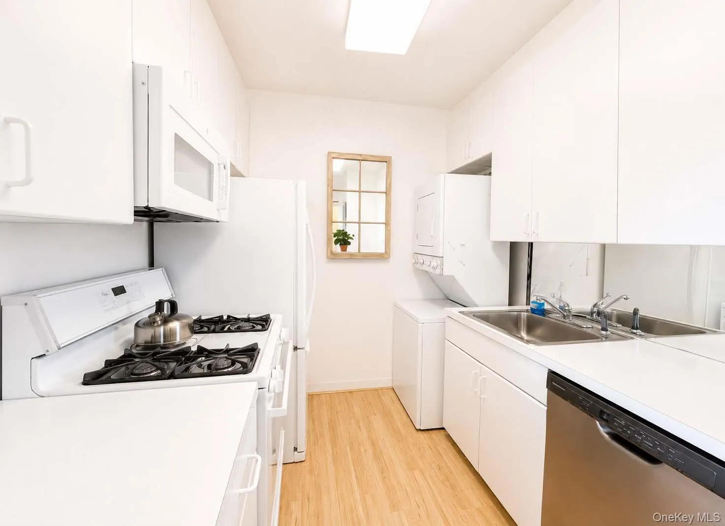26910 Grand Central Parkway, New York, NY, 1 Bedroom Bedrooms, 3 Rooms Rooms,1 BathroomBathrooms,Residential Sale,For Rent,Grand Central,0,998180 26910 Grand Central Parkway, New York, NY, 1 Bedroom Bedrooms, 3 Rooms Rooms,1 BathroomBathrooms,Residential Sale,For Rent,Grand Central,0,998180