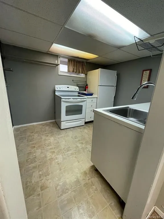 836 Windmill Avenue, Babylon, NY, 1 Bedroom Bedrooms, 4 Rooms Rooms,1 BathroomBathrooms,Residential Lease,For Rent,Windmill,0,998182 836 Windmill Avenue, Babylon, NY, 1 Bedroom Bedrooms, 4 Rooms Rooms,1 BathroomBathrooms,Residential Lease,For Rent,Windmill,0,998182