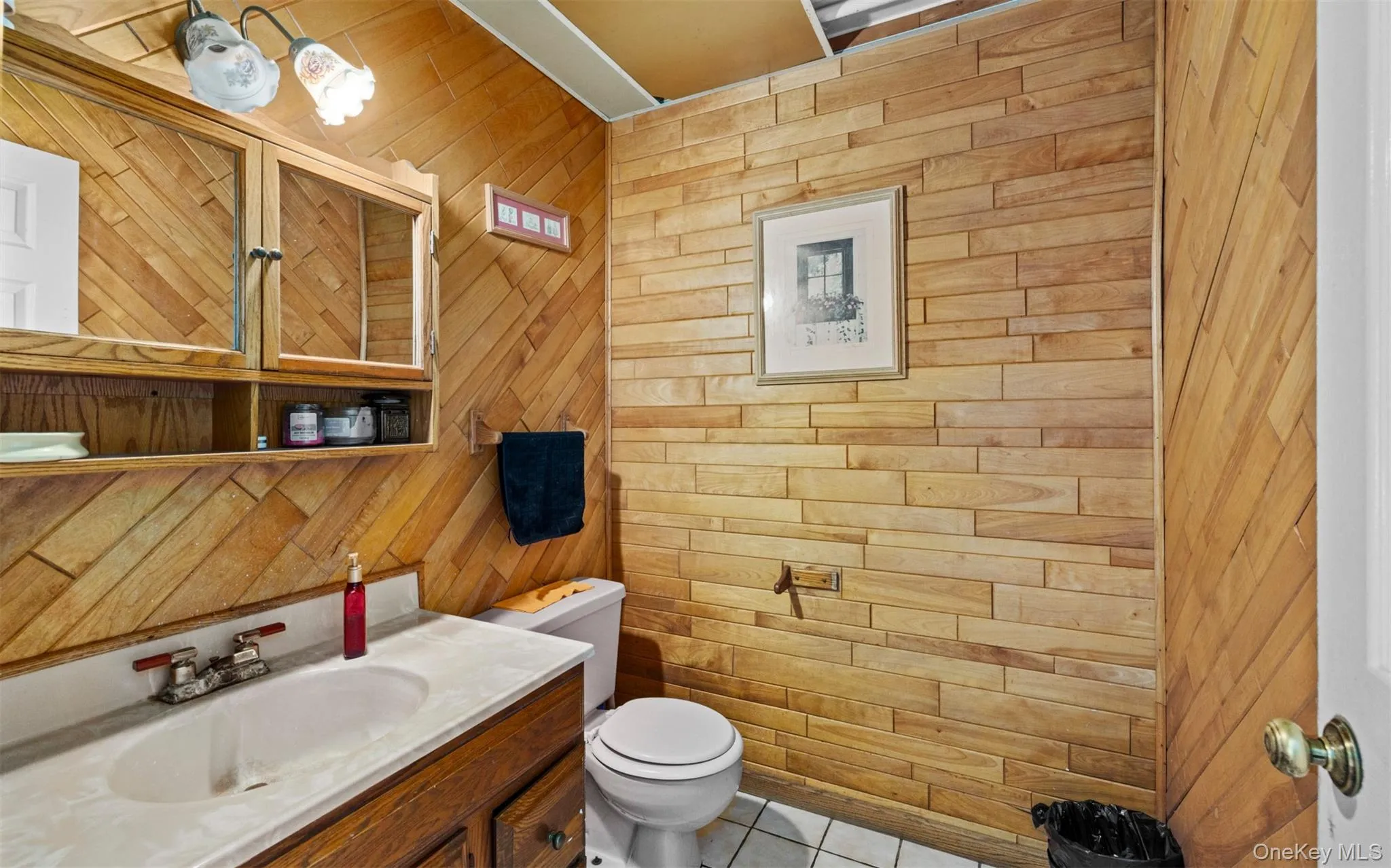 Large 1/2 Bathroom Large 1/2 Bathroom