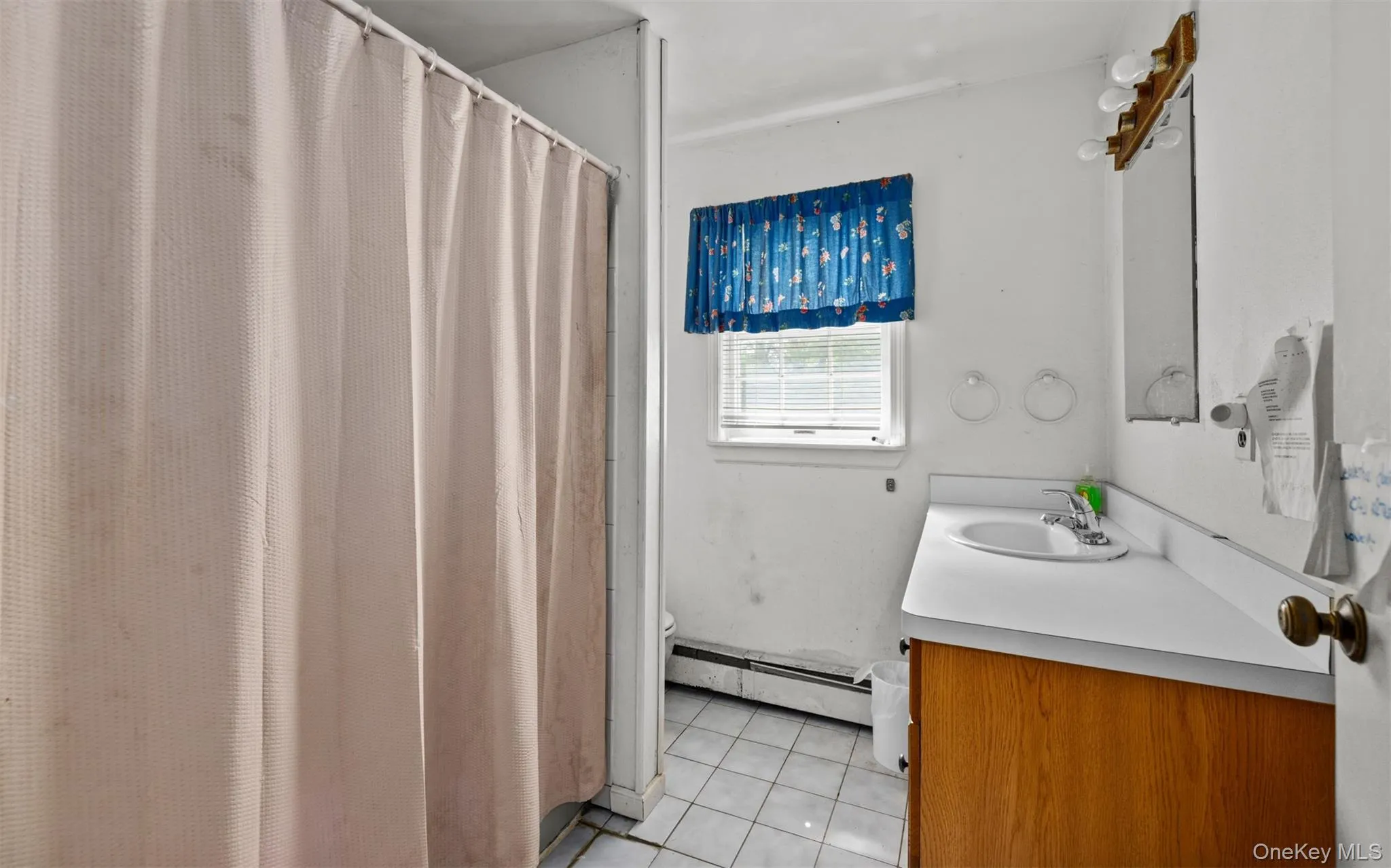 Main Bathroom Main Bathroom