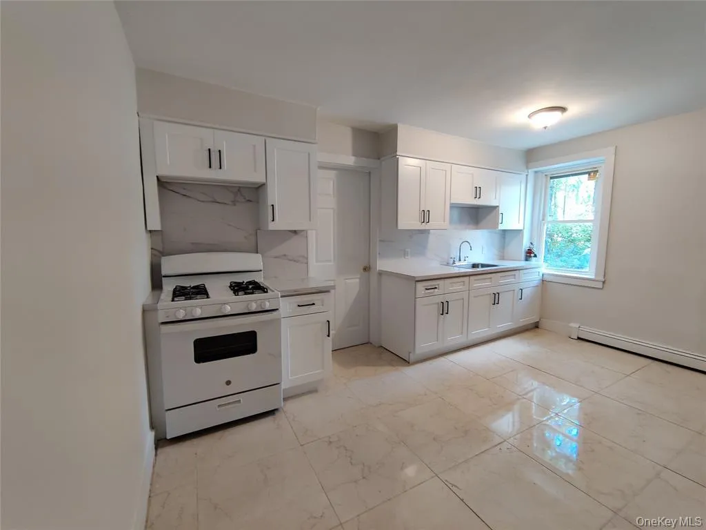 20 Noxon Street, Poughkeepsie, NY, 1 Bedroom Bedrooms, 4 Rooms Rooms,1 BathroomBathrooms,Residential Lease,For Rent,Noxon,0,998196 20 Noxon Street, Poughkeepsie, NY, 1 Bedroom Bedrooms, 4 Rooms Rooms,1 BathroomBathrooms,Residential Lease,For Rent,Noxon,0,998196