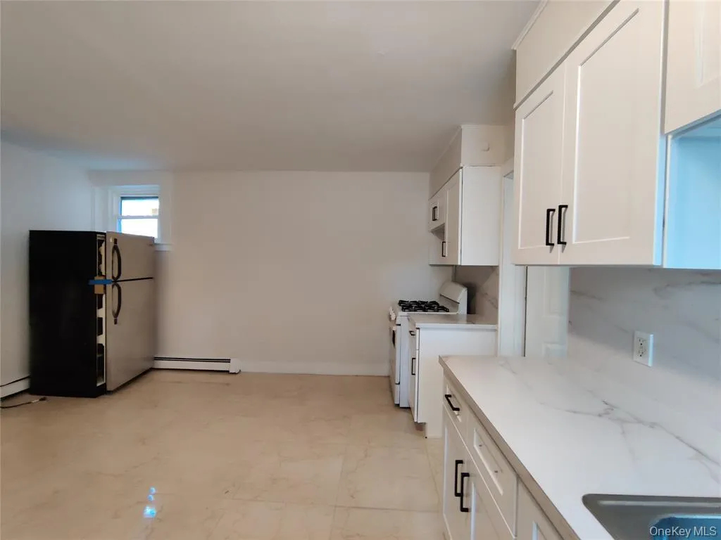 20 Noxon Street, Poughkeepsie, NY, 1 Bedroom Bedrooms, 4 Rooms Rooms,1 BathroomBathrooms,Residential Lease,For Rent,Noxon,0,998196 20 Noxon Street, Poughkeepsie, NY, 1 Bedroom Bedrooms, 4 Rooms Rooms,1 BathroomBathrooms,Residential Lease,For Rent,Noxon,0,998196
