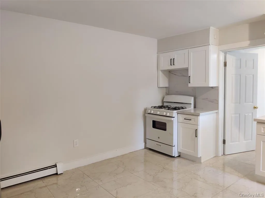 20 Noxon Street, Poughkeepsie, NY, 1 Bedroom Bedrooms, 4 Rooms Rooms,1 BathroomBathrooms,Residential Lease,For Rent,Noxon,0,998196 20 Noxon Street, Poughkeepsie, NY, 1 Bedroom Bedrooms, 4 Rooms Rooms,1 BathroomBathrooms,Residential Lease,For Rent,Noxon,0,998196