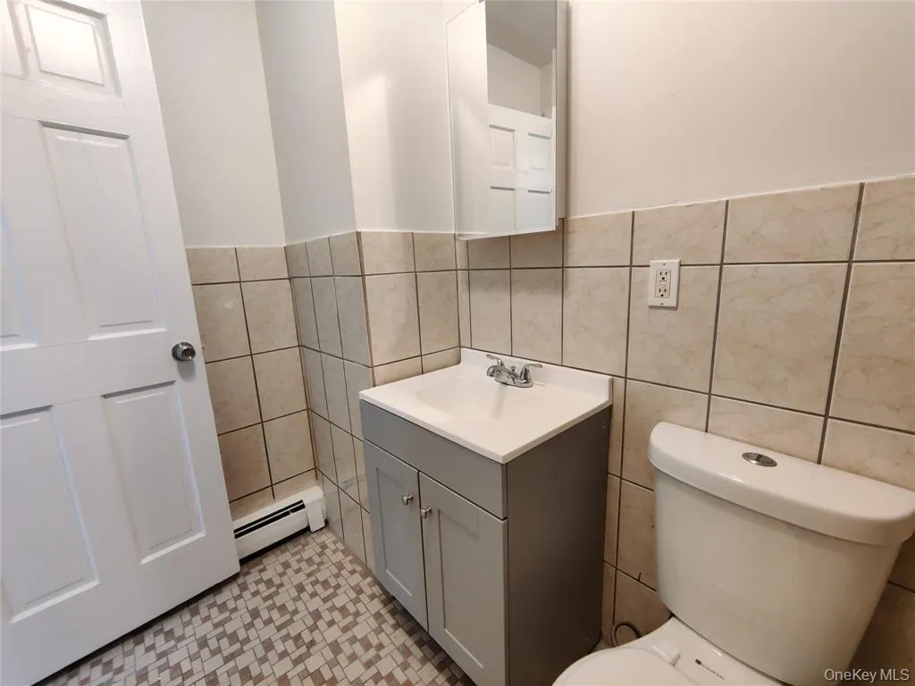 20 Noxon Street, Poughkeepsie, NY, 1 Bedroom Bedrooms, 4 Rooms Rooms,1 BathroomBathrooms,Residential Lease,For Rent,Noxon,0,998196 20 Noxon Street, Poughkeepsie, NY, 1 Bedroom Bedrooms, 4 Rooms Rooms,1 BathroomBathrooms,Residential Lease,For Rent,Noxon,0,998196
