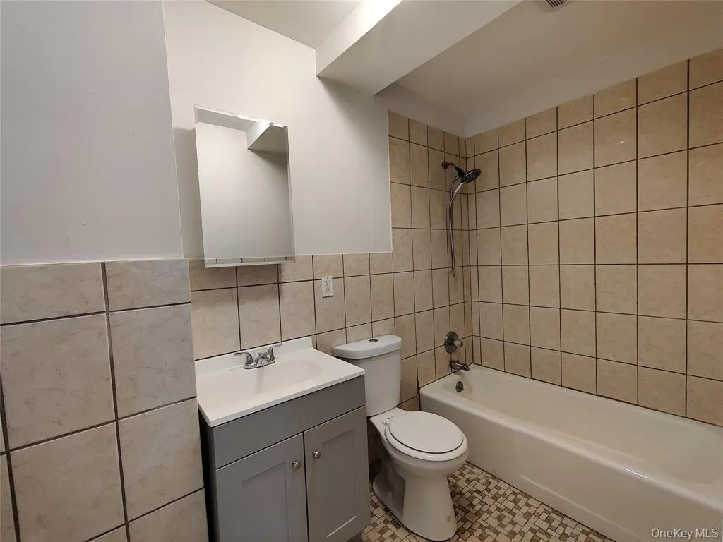 20 Noxon Street, Poughkeepsie, NY, 1 Bedroom Bedrooms, 4 Rooms Rooms,1 BathroomBathrooms,Residential Lease,For Rent,Noxon,0,998196 20 Noxon Street, Poughkeepsie, NY, 1 Bedroom Bedrooms, 4 Rooms Rooms,1 BathroomBathrooms,Residential Lease,For Rent,Noxon,0,998196