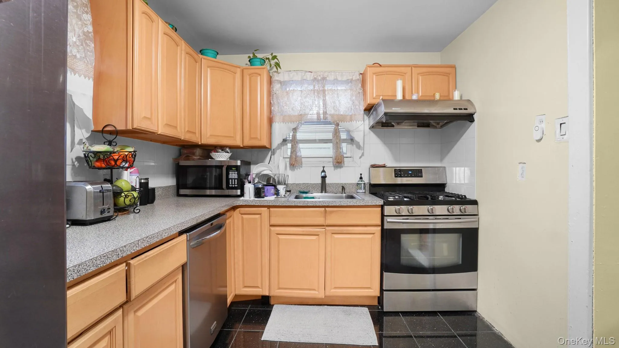 9023 207th Street, New York, NY, 3 Bedrooms Bedrooms, 12 Rooms Rooms,2 BathroomsBathrooms,Residential,For Rent,207th,0,998213 9023 207th Street, New York, NY, 3 Bedrooms Bedrooms, 12 Rooms Rooms,2 BathroomsBathrooms,Residential,For Rent,207th,0,998213