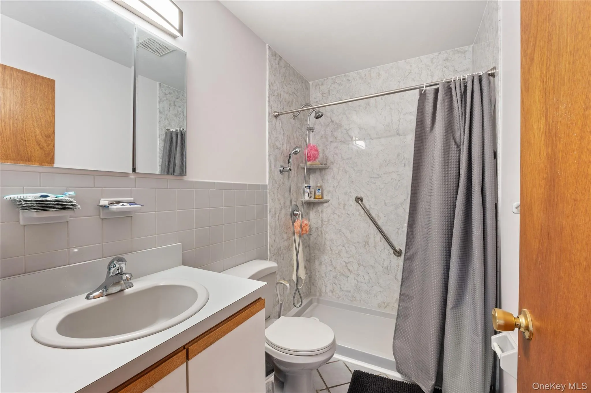 6 Cedar Street, Brookhaven, NY, 4 Bedrooms Bedrooms, 7 Rooms Rooms,2 BathroomsBathrooms,Residential,For Rent,Cedar,0,998223 6 Cedar Street, Brookhaven, NY, 4 Bedrooms Bedrooms, 7 Rooms Rooms,2 BathroomsBathrooms,Residential,For Rent,Cedar,0,998223