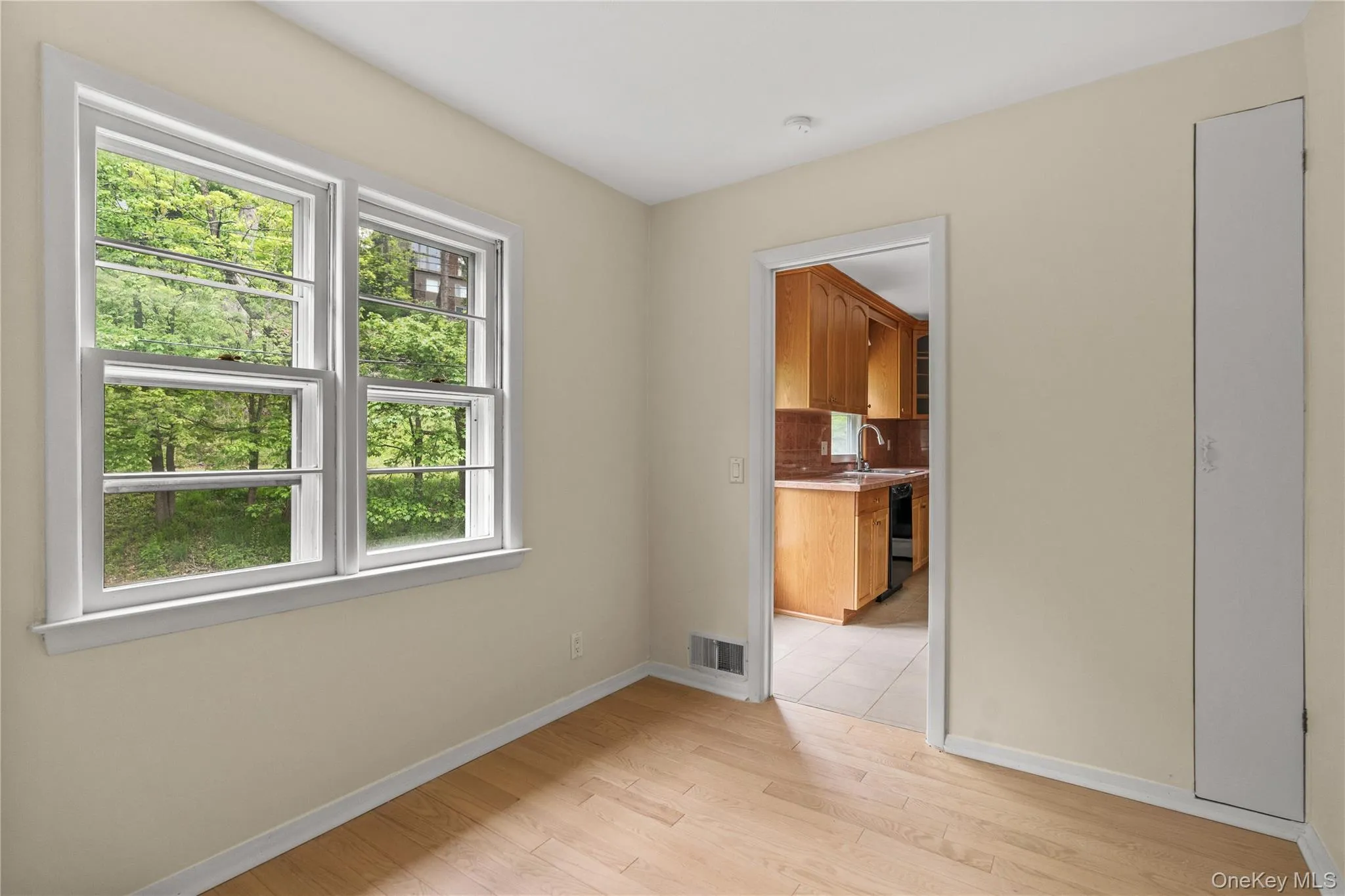 102 Broadway, Greenburgh, NY, 2 Bedrooms Bedrooms, 5 Rooms Rooms,1 BathroomBathrooms,Residential Lease,For Rent,Broadway,0,998225 102 Broadway, Greenburgh, NY, 2 Bedrooms Bedrooms, 5 Rooms Rooms,1 BathroomBathrooms,Residential Lease,For Rent,Broadway,0,998225