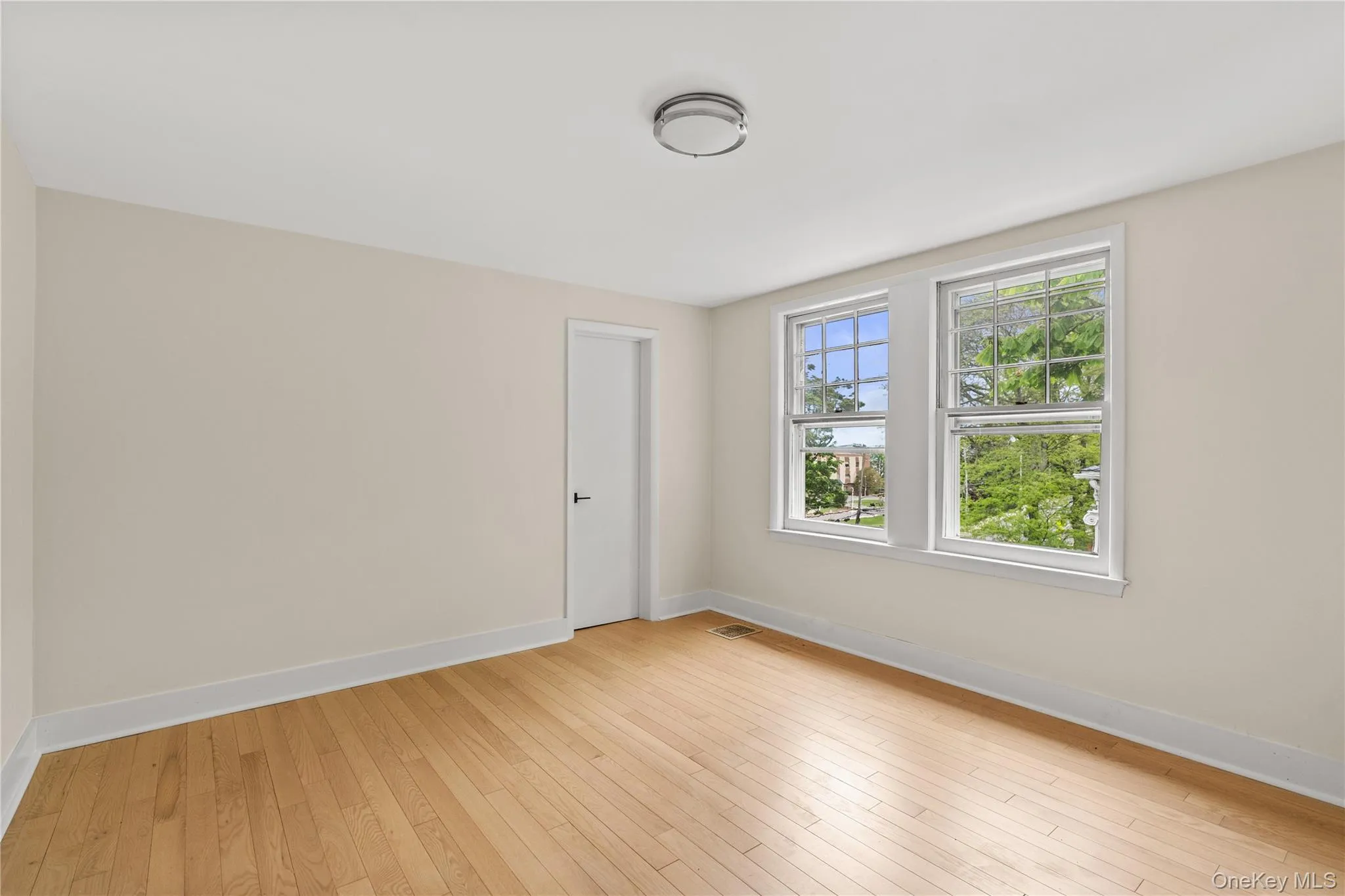 102 Broadway, Greenburgh, NY, 2 Bedrooms Bedrooms, 5 Rooms Rooms,1 BathroomBathrooms,Residential Lease,For Rent,Broadway,0,998225 102 Broadway, Greenburgh, NY, 2 Bedrooms Bedrooms, 5 Rooms Rooms,1 BathroomBathrooms,Residential Lease,For Rent,Broadway,0,998225