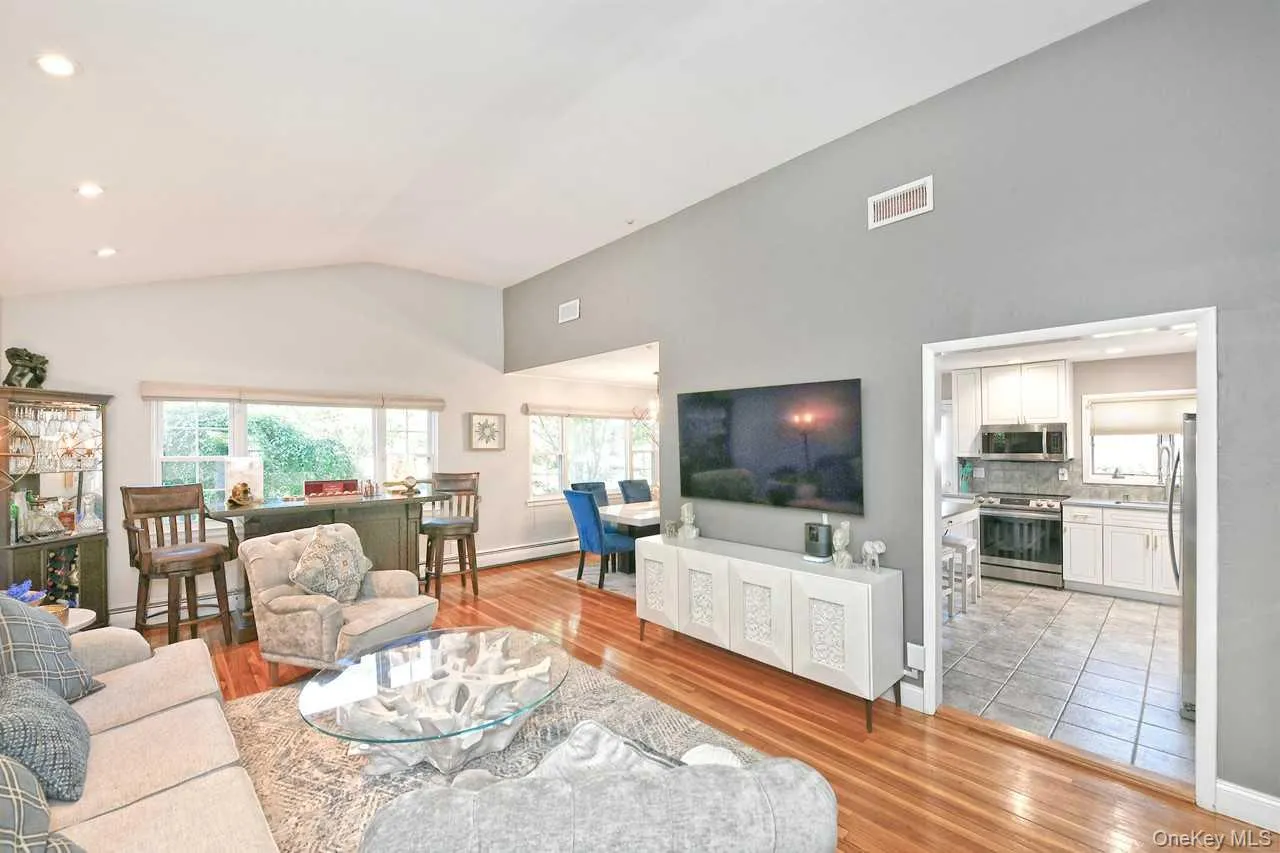 18 Shelter Hill Road, Oyster Bay, NY, 3 Bedrooms Bedrooms, 7 Rooms Rooms,2 BathroomsBathrooms,Residential Lease,For Rent,Shelter Hill,0,998228 18 Shelter Hill Road, Oyster Bay, NY, 3 Bedrooms Bedrooms, 7 Rooms Rooms,2 BathroomsBathrooms,Residential Lease,For Rent,Shelter Hill,0,998228