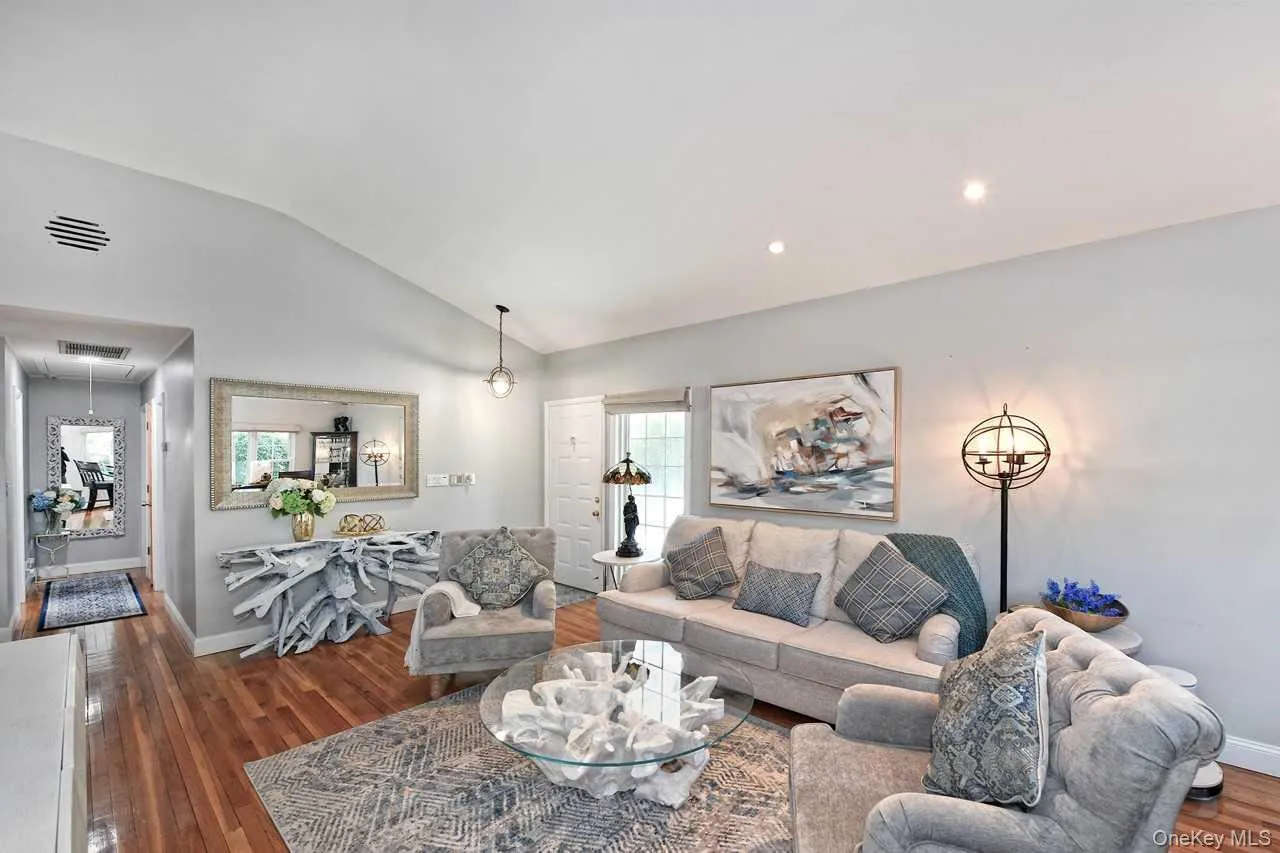 18 Shelter Hill Road, Oyster Bay, NY, 3 Bedrooms Bedrooms, 7 Rooms Rooms,2 BathroomsBathrooms,Residential Lease,For Rent,Shelter Hill,0,998228 18 Shelter Hill Road, Oyster Bay, NY, 3 Bedrooms Bedrooms, 7 Rooms Rooms,2 BathroomsBathrooms,Residential Lease,For Rent,Shelter Hill,0,998228