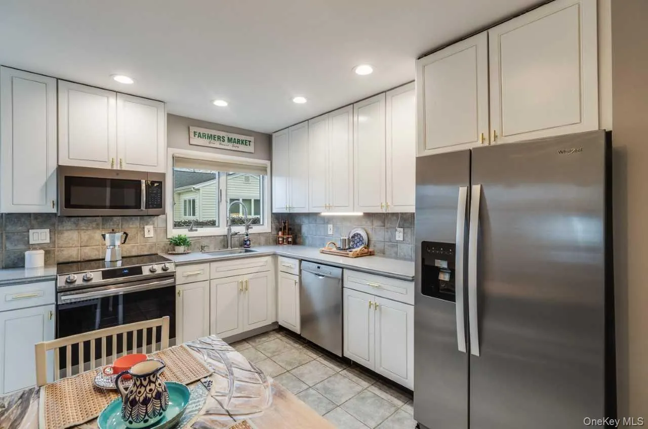 18 Shelter Hill Road, Oyster Bay, NY, 3 Bedrooms Bedrooms, 7 Rooms Rooms,2 BathroomsBathrooms,Residential Lease,For Rent,Shelter Hill,0,998228 18 Shelter Hill Road, Oyster Bay, NY, 3 Bedrooms Bedrooms, 7 Rooms Rooms,2 BathroomsBathrooms,Residential Lease,For Rent,Shelter Hill,0,998228