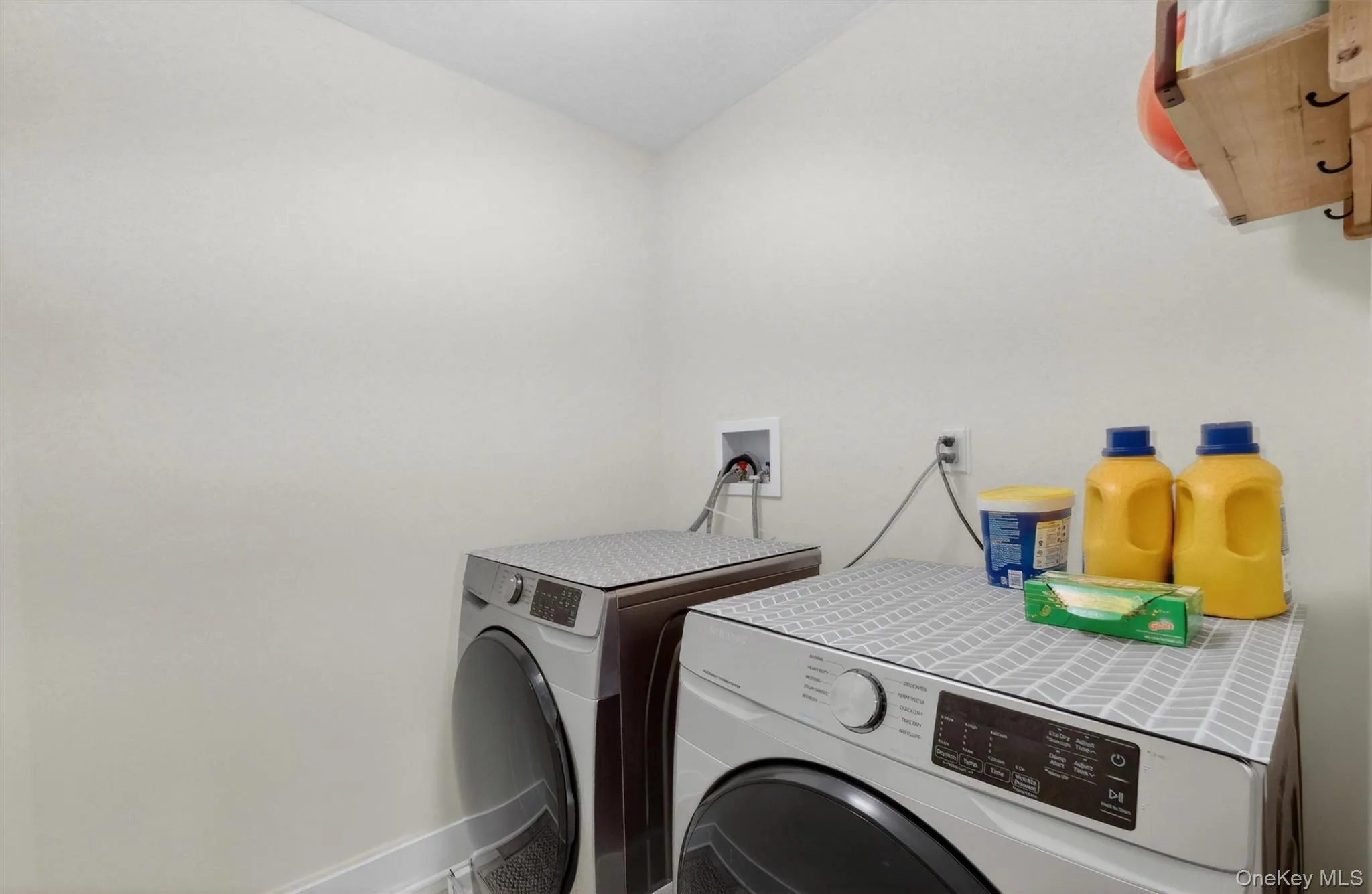 107 Debra Lane, New Windsor, NY, 4 Bedrooms Bedrooms, 7 Rooms Rooms,2 BathroomsBathrooms,Residential Sale,For Rent,Debra,0,998229 107 Debra Lane, New Windsor, NY, 4 Bedrooms Bedrooms, 7 Rooms Rooms,2 BathroomsBathrooms,Residential Sale,For Rent,Debra,0,998229