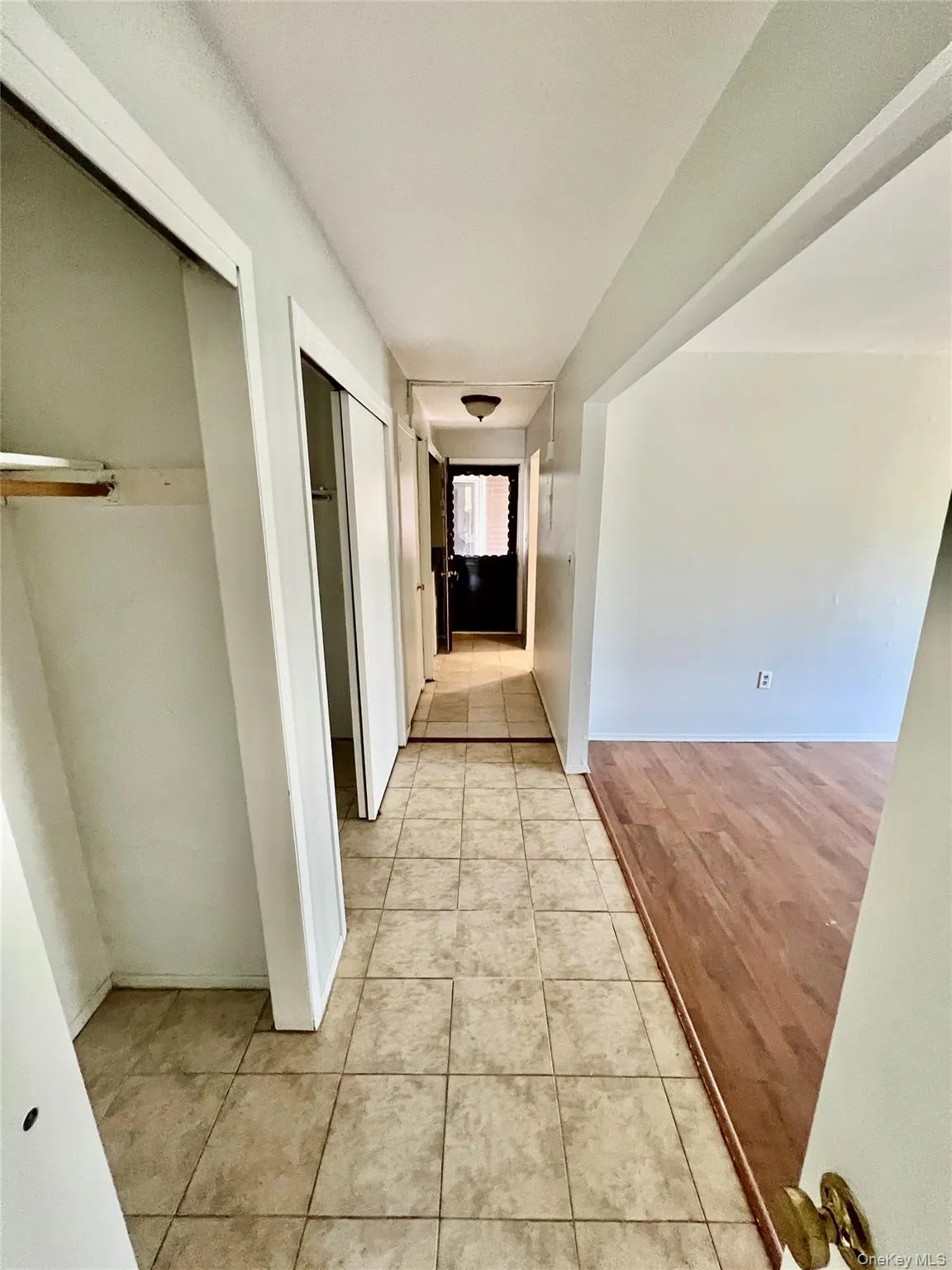 1 Heritage Drive, Woodbury, NY, 1 Bedroom Bedrooms, 5 Rooms Rooms,1 BathroomBathrooms,Residential Lease,For Rent,Heritage,0,998232 1 Heritage Drive, Woodbury, NY, 1 Bedroom Bedrooms, 5 Rooms Rooms,1 BathroomBathrooms,Residential Lease,For Rent,Heritage,0,998232