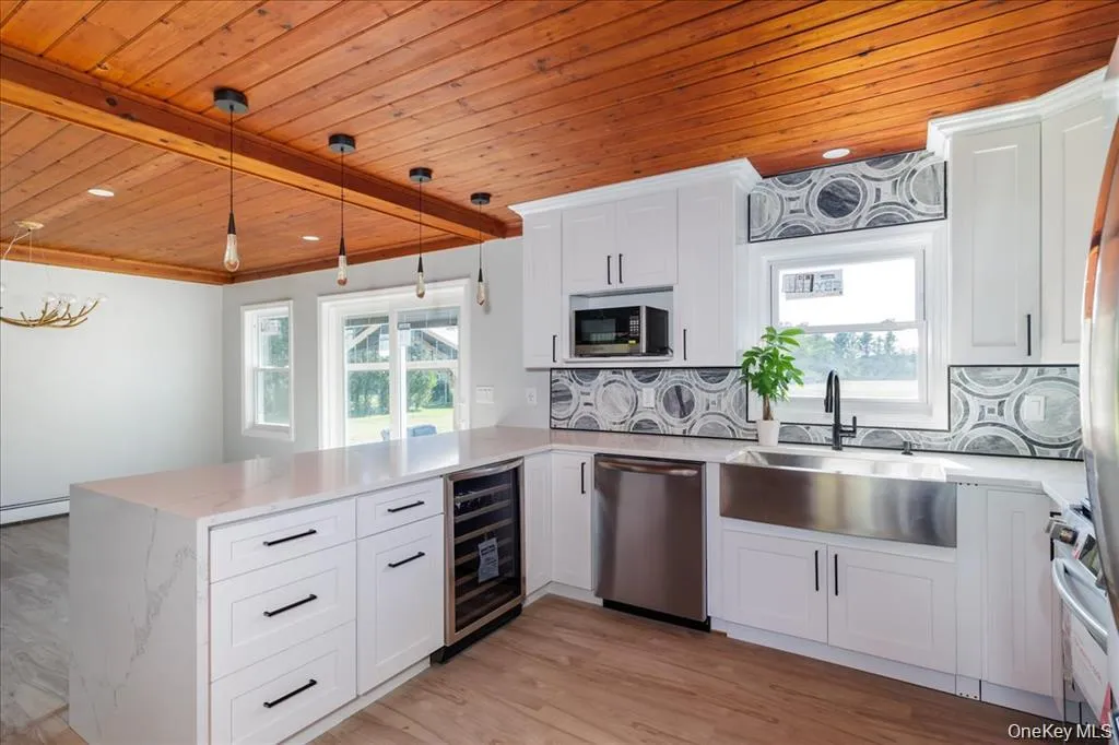 3715 Hortons Lane, Southold, NY, 4 Bedrooms Bedrooms, 7 Rooms Rooms,4 BathroomsBathrooms,Residential Sale,For Rent,Hortons,0,998241 3715 Hortons Lane, Southold, NY, 4 Bedrooms Bedrooms, 7 Rooms Rooms,4 BathroomsBathrooms,Residential Sale,For Rent,Hortons,0,998241