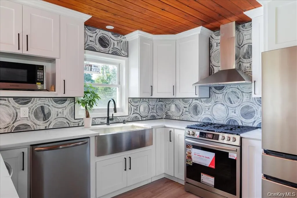 3715 Hortons Lane, Southold, NY, 4 Bedrooms Bedrooms, 7 Rooms Rooms,4 BathroomsBathrooms,Residential Sale,For Rent,Hortons,0,998241 3715 Hortons Lane, Southold, NY, 4 Bedrooms Bedrooms, 7 Rooms Rooms,4 BathroomsBathrooms,Residential Sale,For Rent,Hortons,0,998241