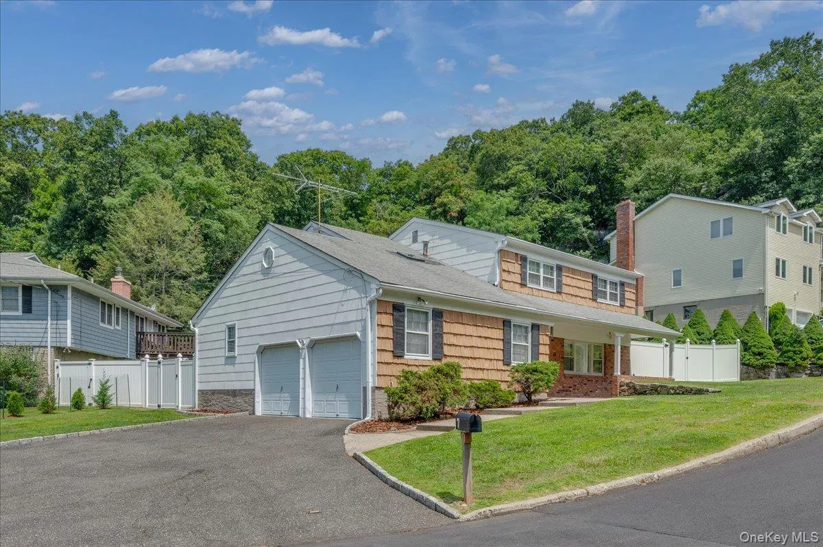 7 Shaw Lane, Greenburgh, NY, 4 Bedrooms Bedrooms, 8 Rooms Rooms,2 BathroomsBathrooms,Residential Lease,For Rent,Shaw,0,998263 7 Shaw Lane, Greenburgh, NY, 4 Bedrooms Bedrooms, 8 Rooms Rooms,2 BathroomsBathrooms,Residential Lease,For Rent,Shaw,0,998263