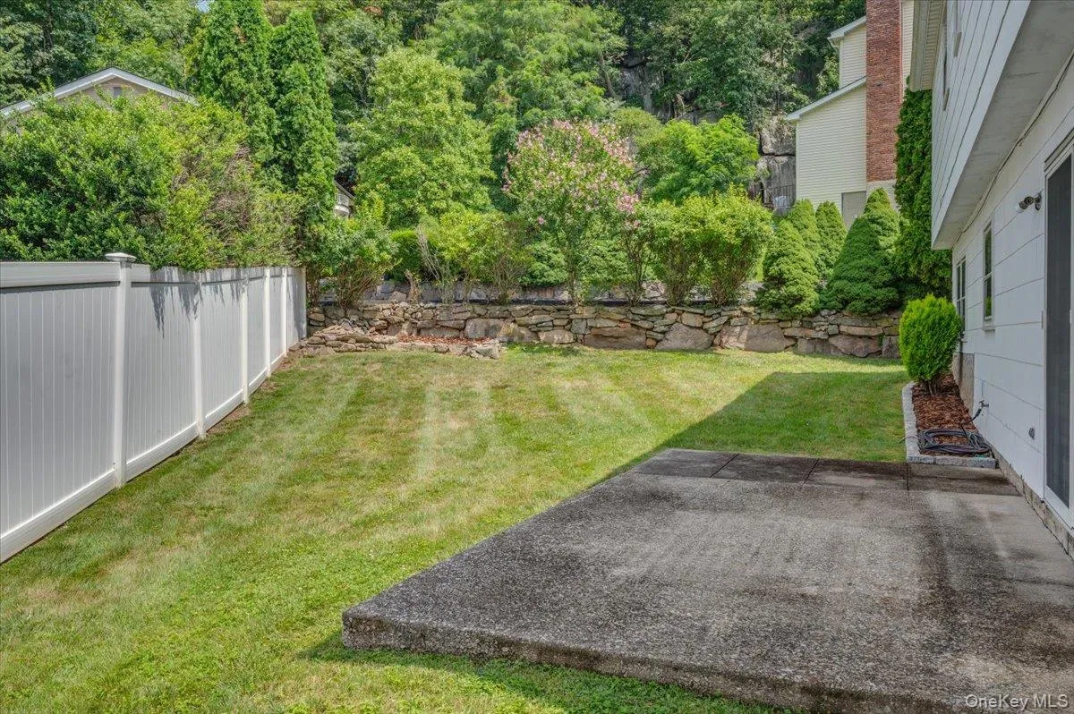 Private Patio Rear Yard Private Patio Rear Yard