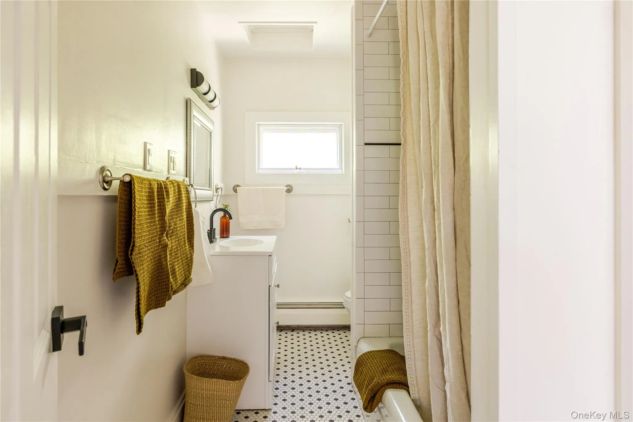 152 Main Street, Claverack, NY, 3 Bedrooms Bedrooms, 8 Rooms Rooms,1 BathroomBathrooms,Residential,For Rent,Main,0,998268 152 Main Street, Claverack, NY, 3 Bedrooms Bedrooms, 8 Rooms Rooms,1 BathroomBathrooms,Residential,For Rent,Main,0,998268