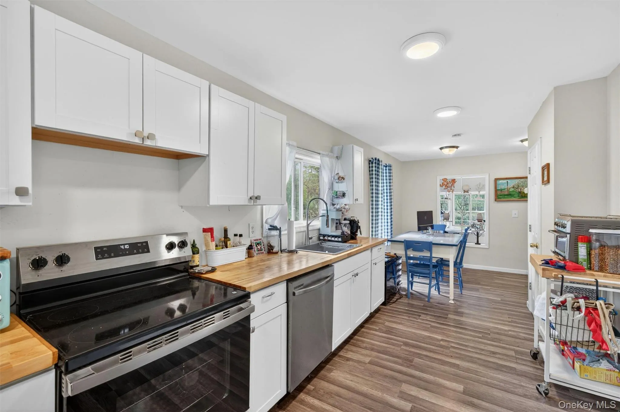 With dining area With dining area