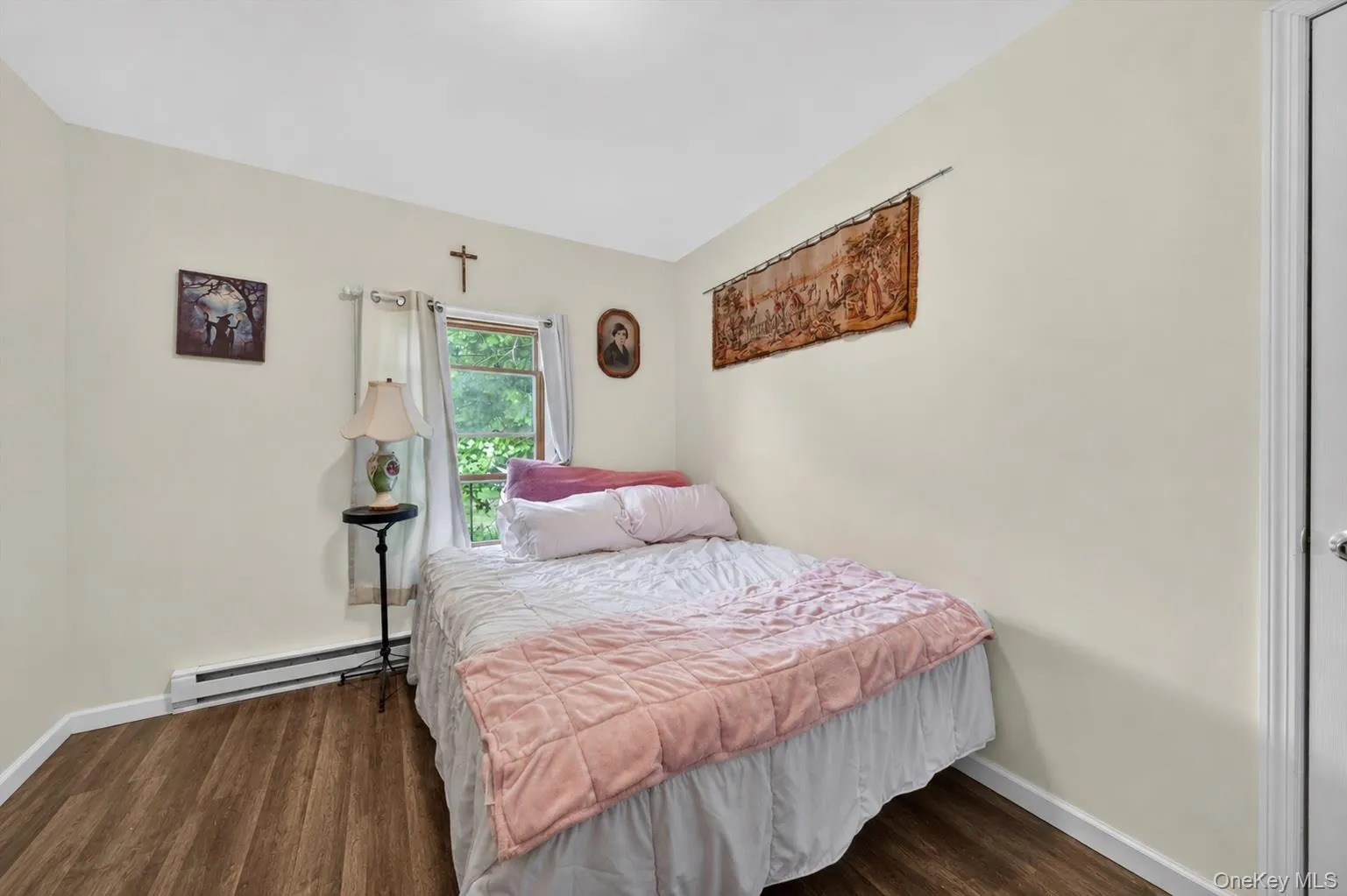 Virtually decluttered to show potential Virtually decluttered to show potential