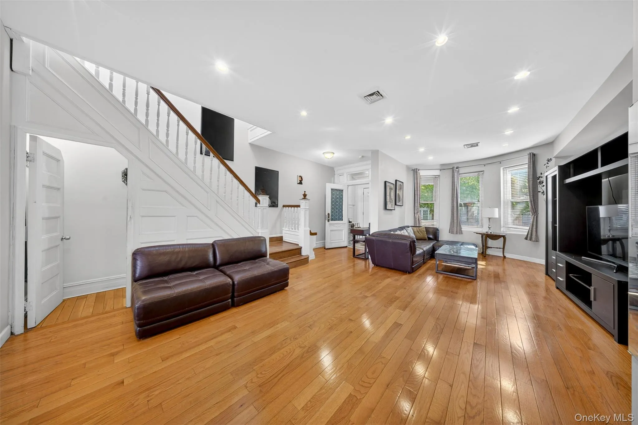 8842 87th Street, New York, NY, 3 Bedrooms Bedrooms, 5 Rooms Rooms,2 BathroomsBathrooms,Residential Sale,For Rent,87th,0,998289 8842 87th Street, New York, NY, 3 Bedrooms Bedrooms, 5 Rooms Rooms,2 BathroomsBathrooms,Residential Sale,For Rent,87th,0,998289